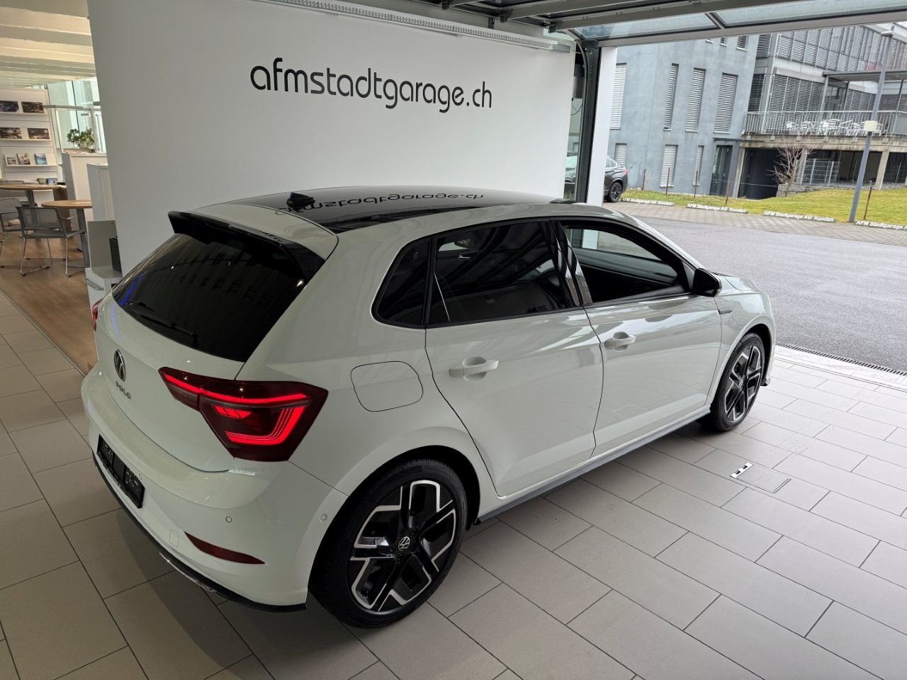 VW Polo 1.0 TSI R-Line DSG-image-2