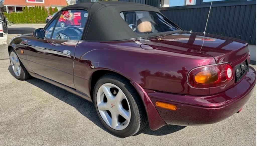 MAZDA MX-5 1.6i-16-image-5