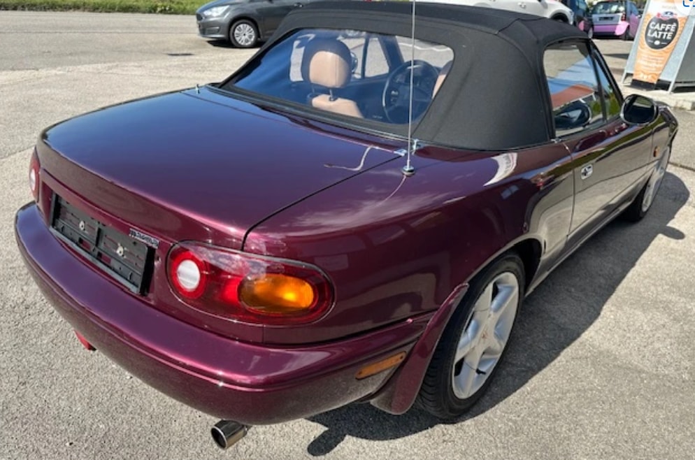 MAZDA MX-5 1.6i-16-image-8