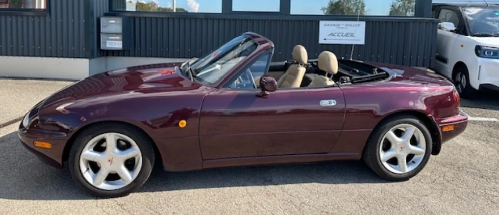 MAZDA MX-5 1.6i-16-image-2
