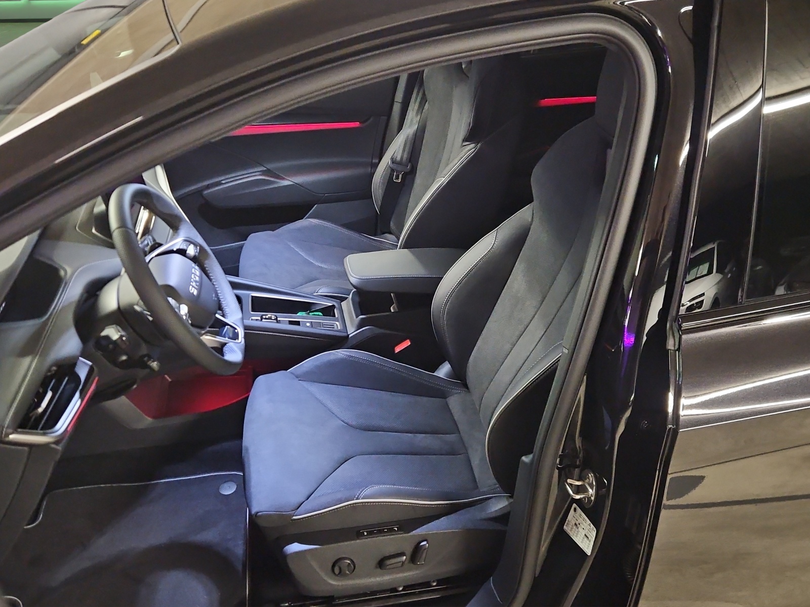 SKODA Enyaq 85 Sportline-image-8
