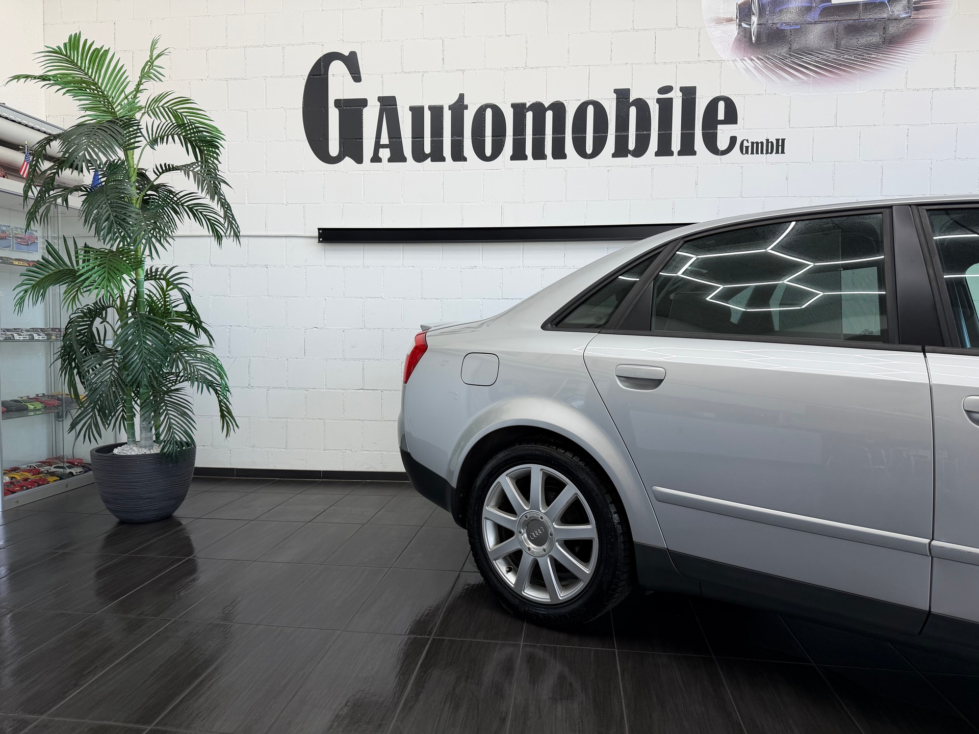 AUDI A4 2.5 TDI Quattro Automat Problem```-showroom-element-3