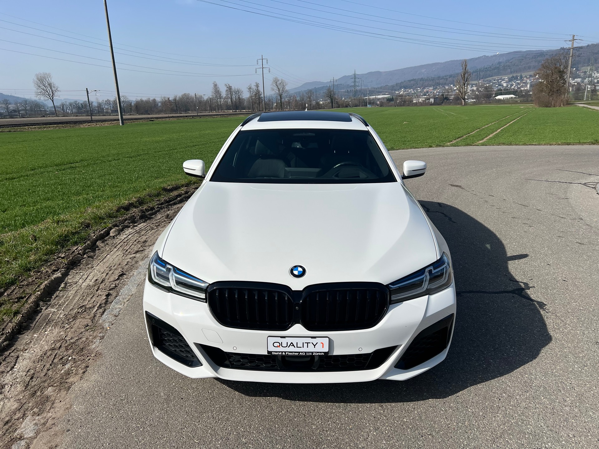 BMW 530e xDrive Touring M Sport Steptronic- 360°-Kamera-image-5