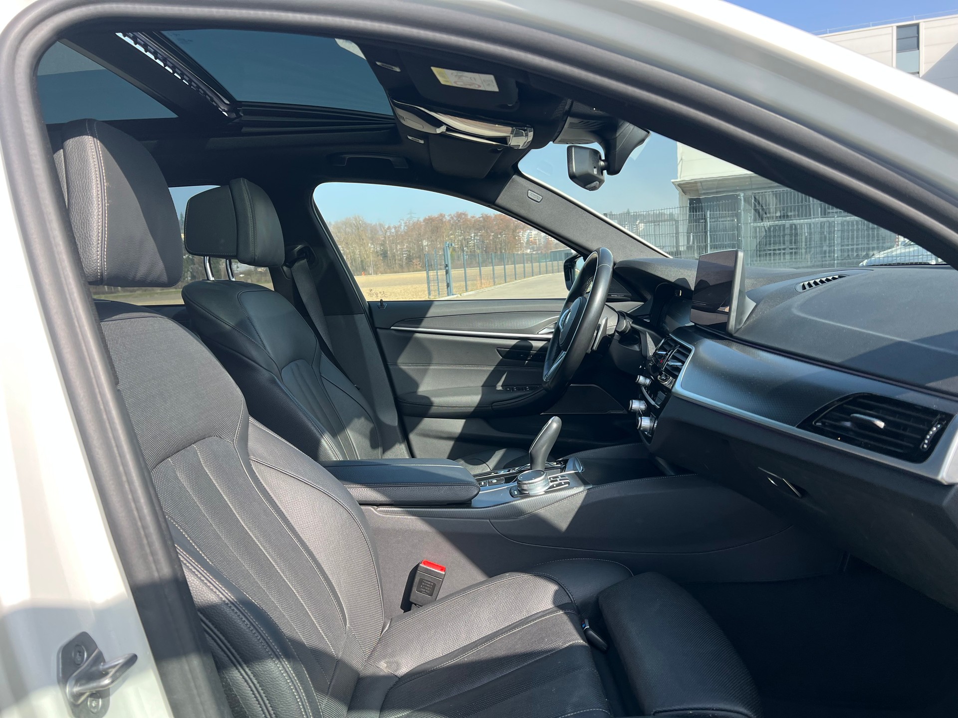 BMW 530e xDrive Touring M Sport Steptronic- 360°-Kamera-image-24