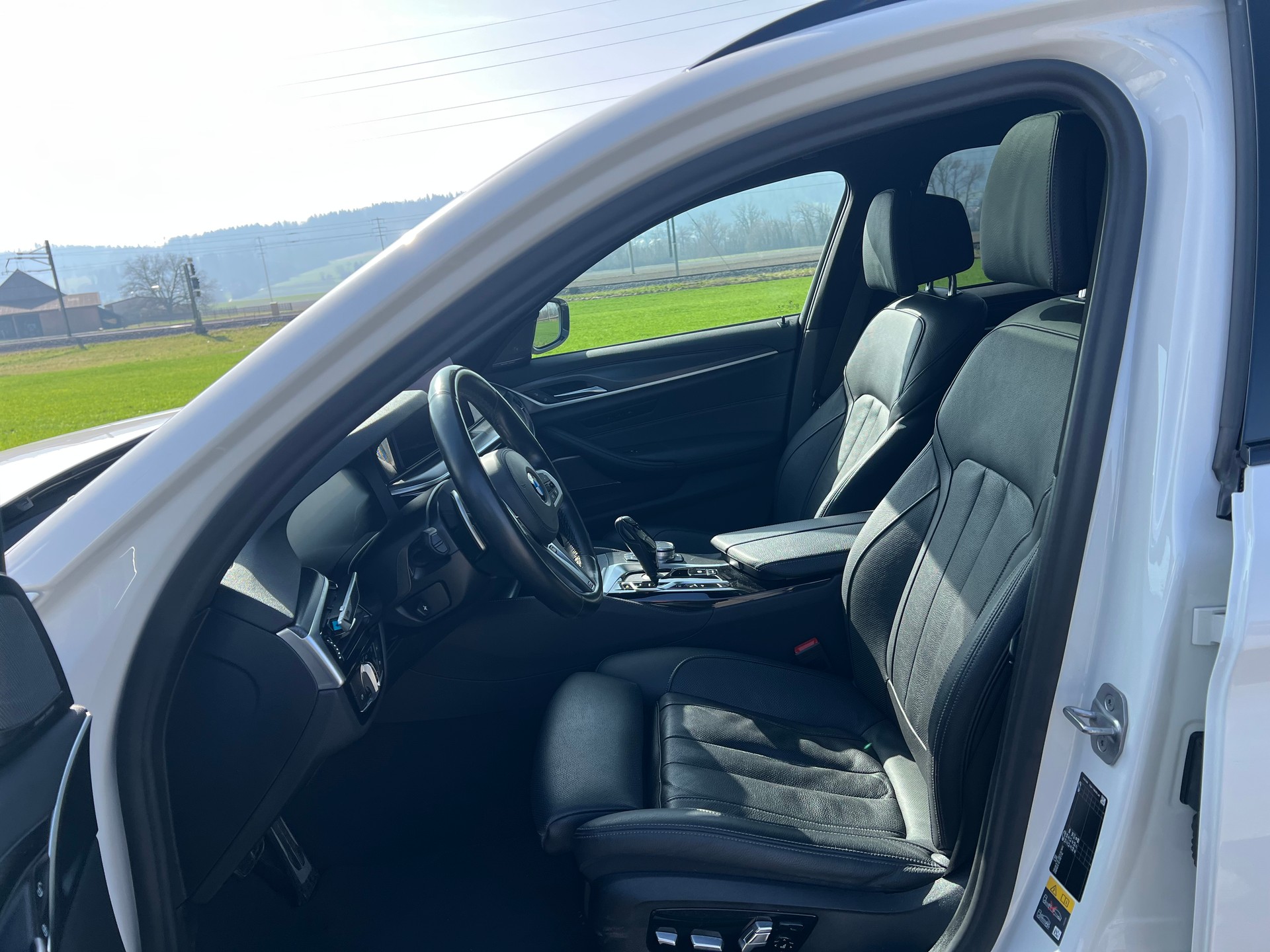 BMW 530e xDrive Touring M Sport Steptronic- 360°-Kamera-image-22