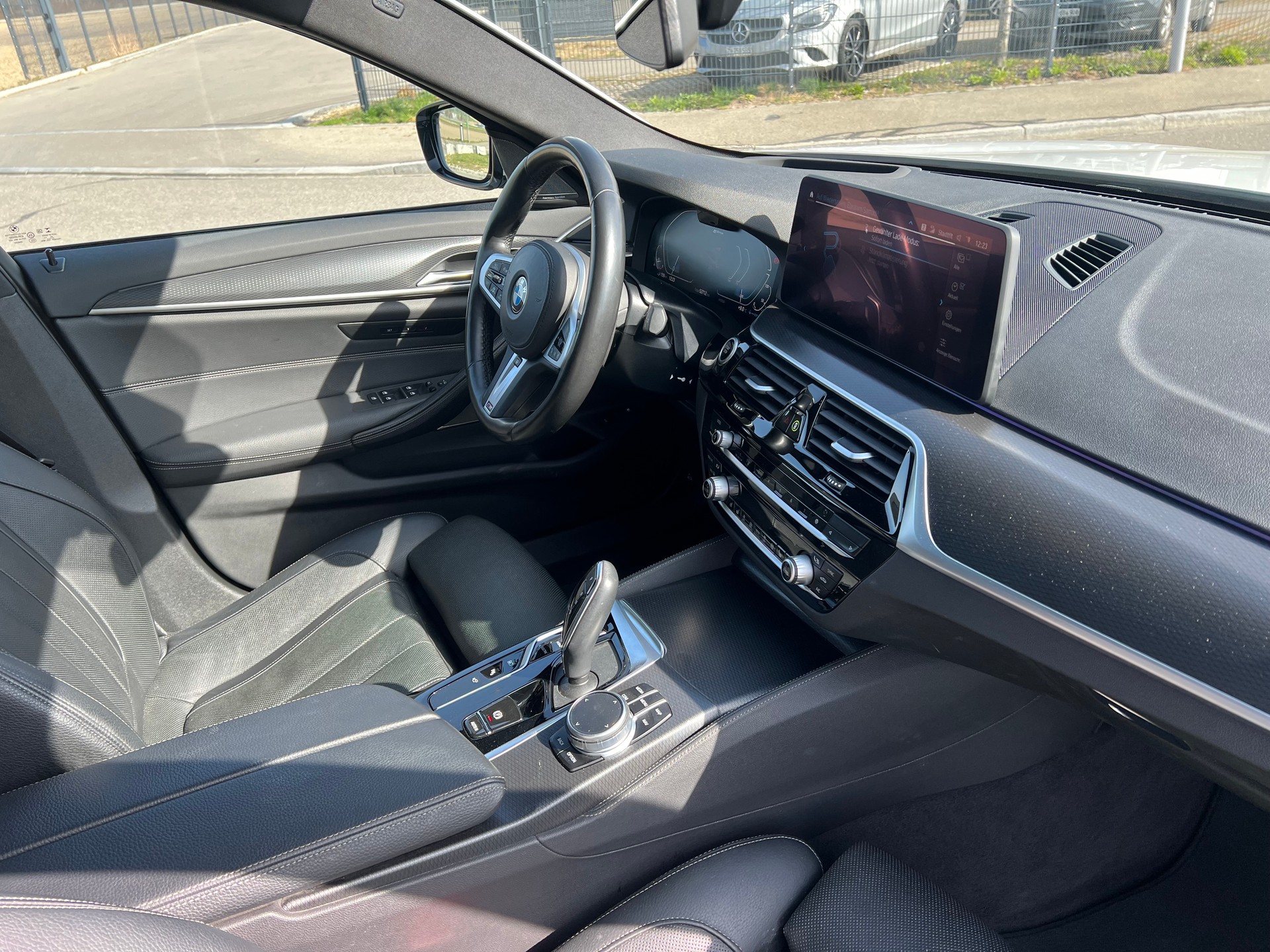BMW 530e xDrive Touring M Sport Steptronic- 360°-Kamera-image-14