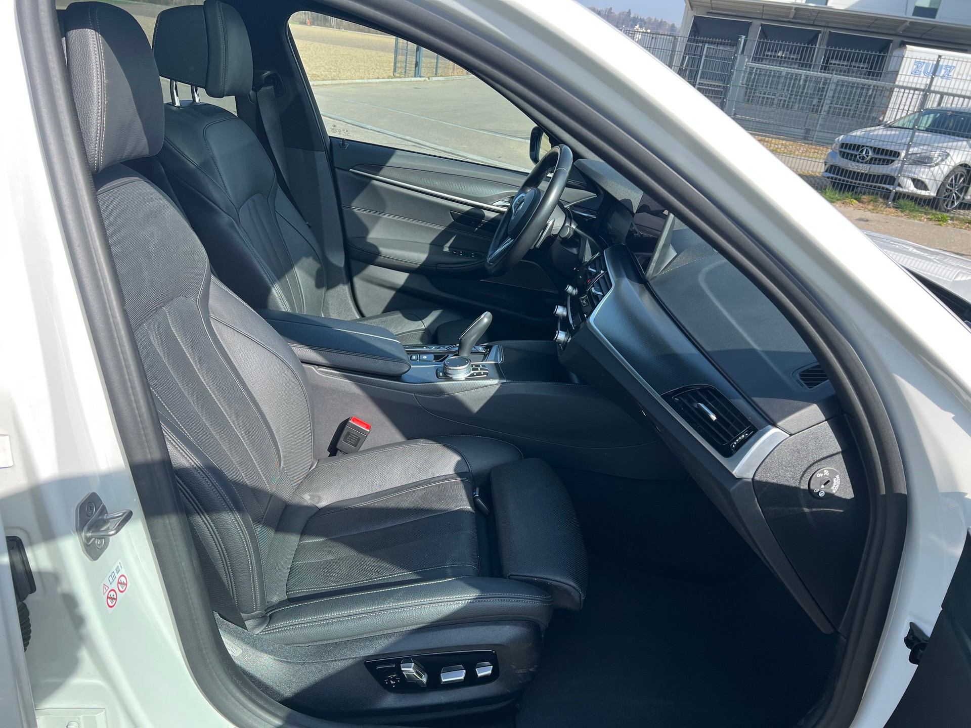 BMW 530e xDrive Touring M Sport Steptronic- 360°-Kamera-image-25