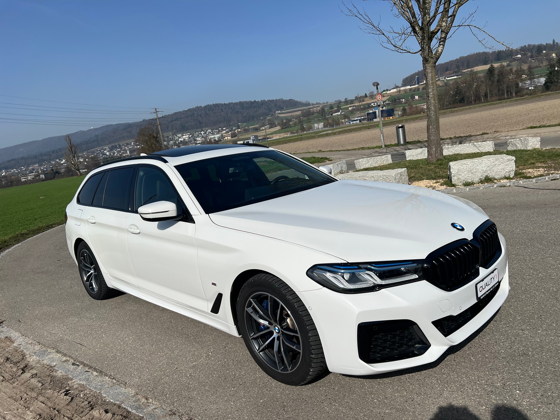 BMW 530e xDrive Touring M Sport Steptronic- 360°-Kamera-image-0