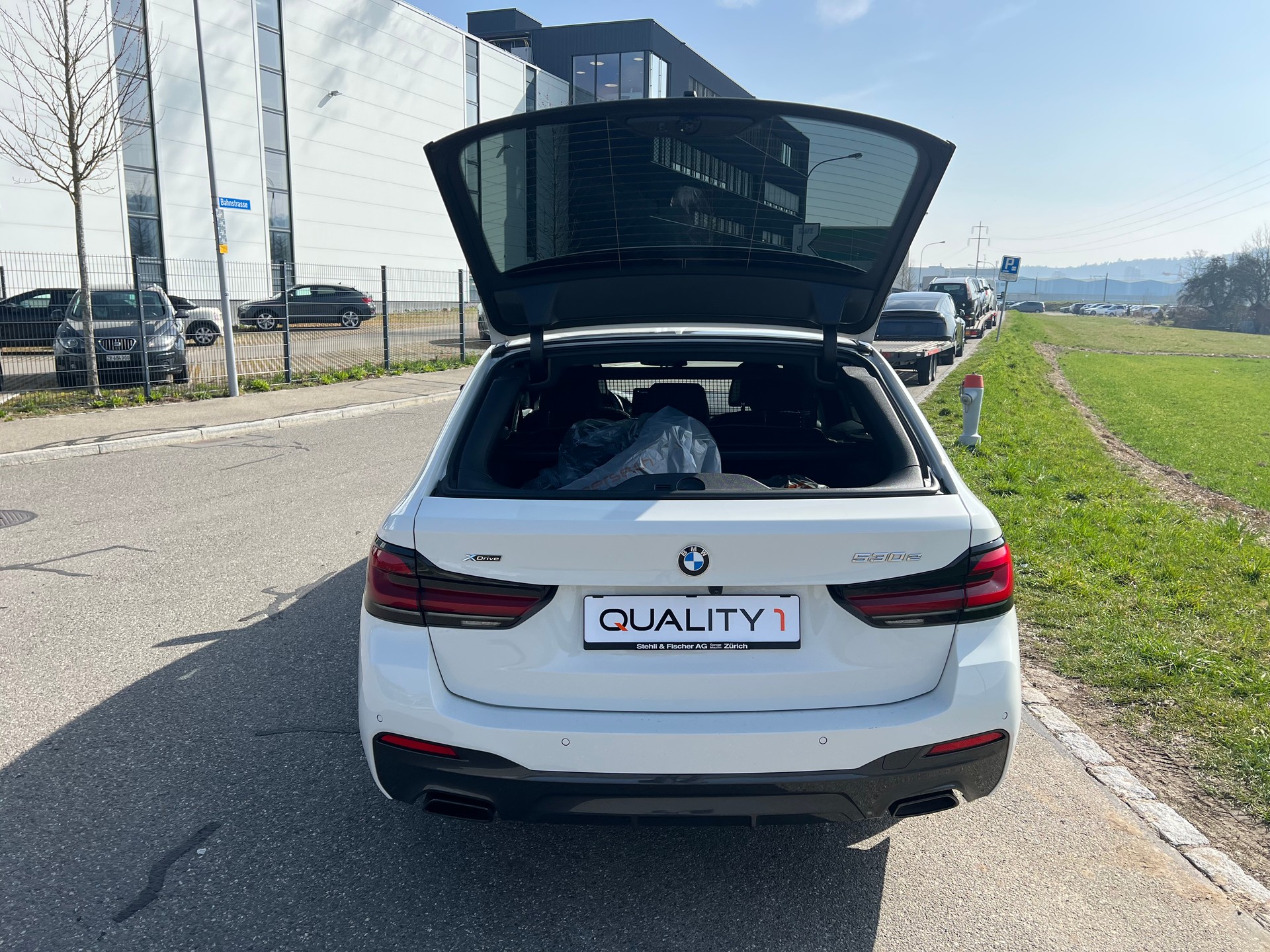 BMW 530e xDrive Touring M Sport Steptronic- 360°-Kamera-image-13