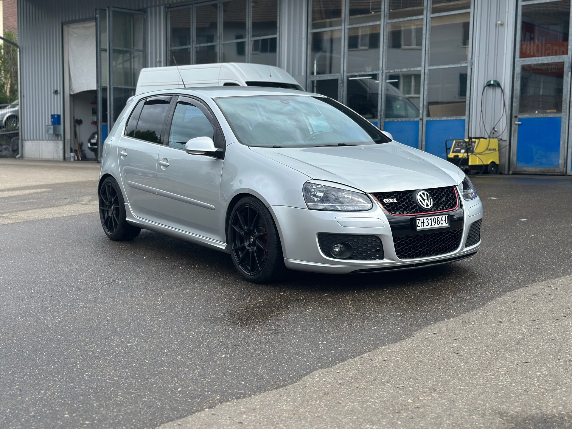 VW Golf 2.0 TFSI GTI-image-3