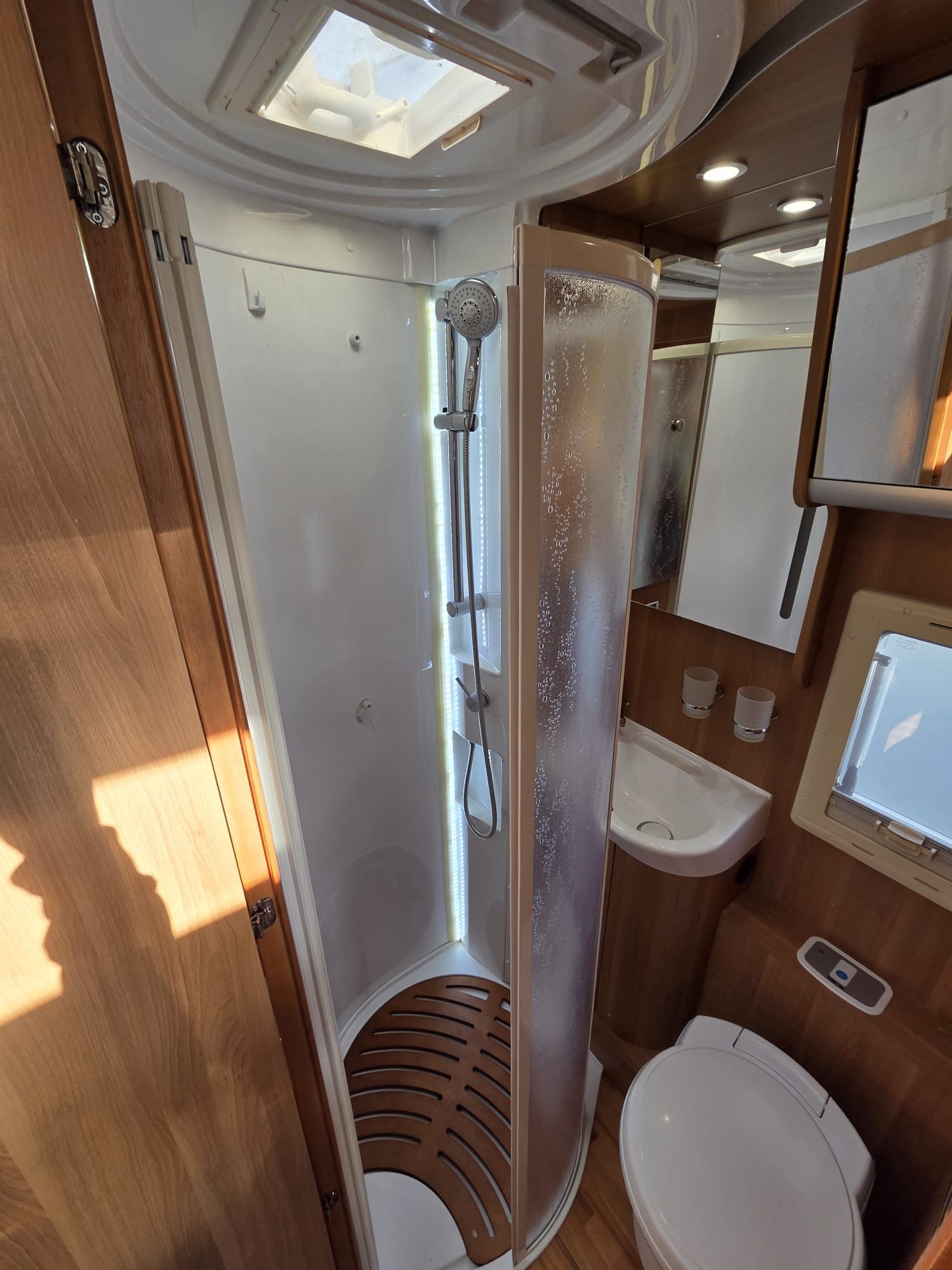 FIAT Laika Ecovip 309 I Fiat Ducato 2.3 150PS I AUTOMATIK I Längsbetten-image-12