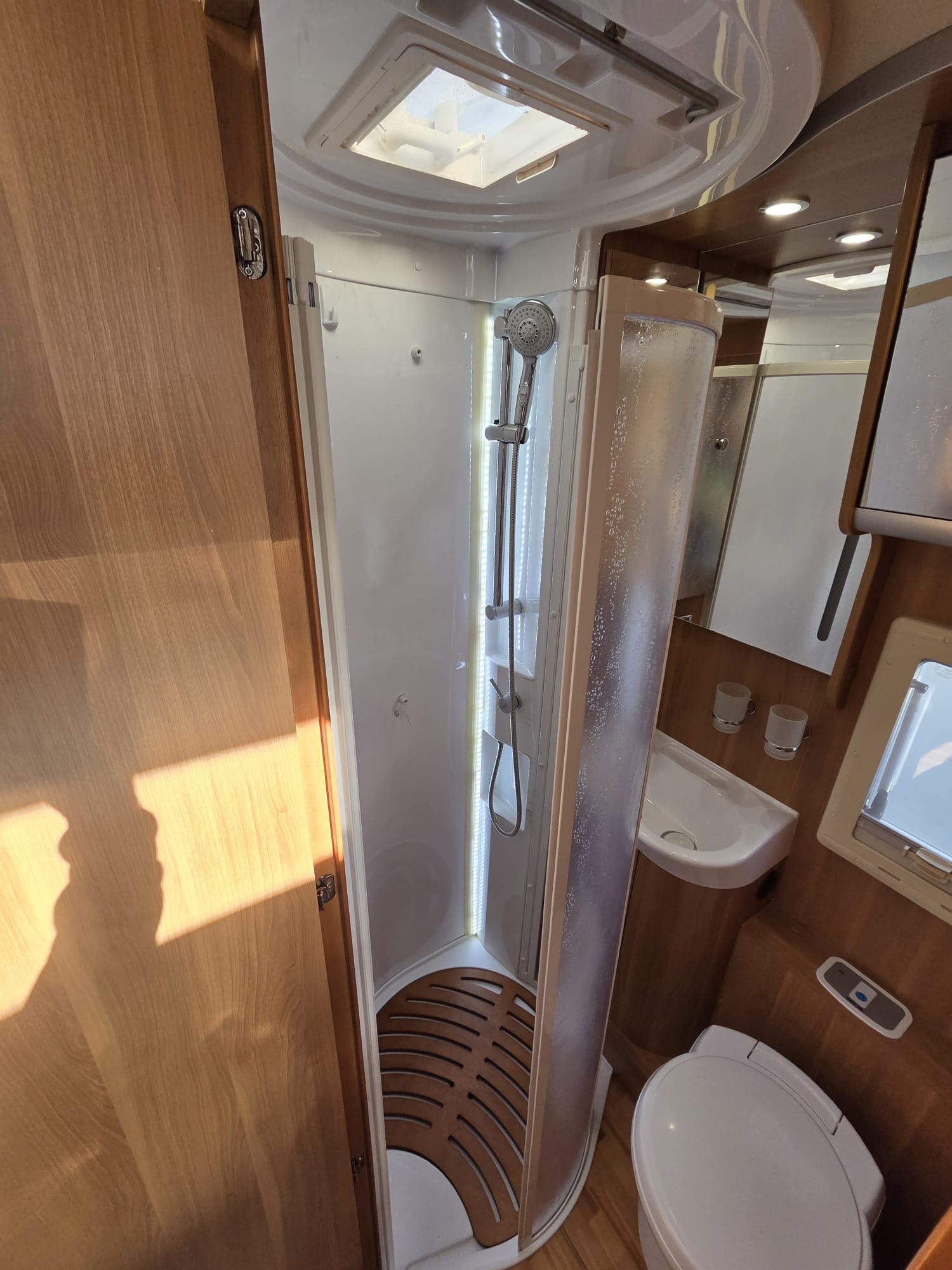 FIAT Laika Ecovip 309 I Fiat Ducato 2.3 150PS I AUTOMATIK I Längsbetten-image-13