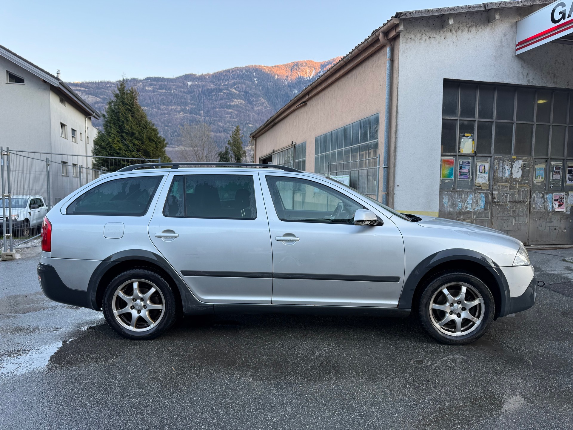 SKODA Octavia Scout 2.0 TDI 4x4-image-7