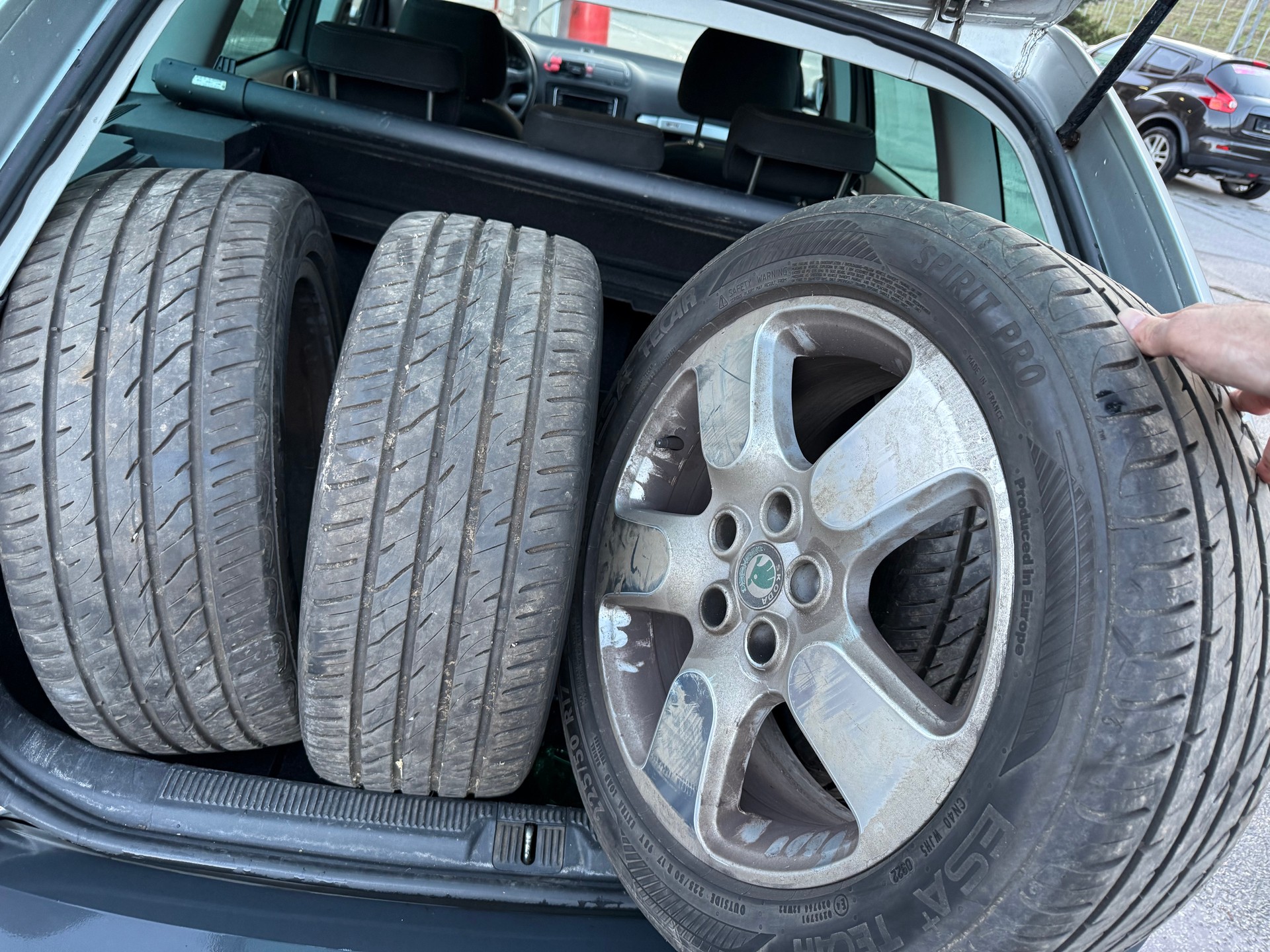SKODA Octavia Scout 2.0 TDI 4x4-image-1