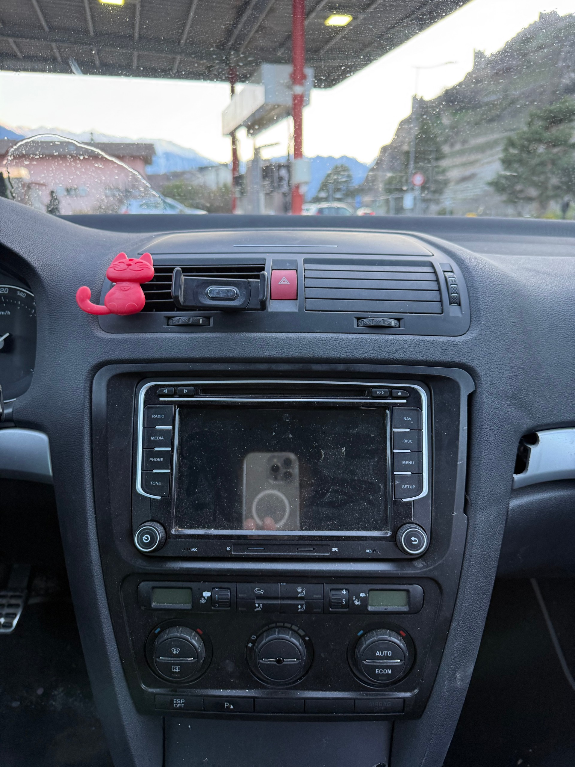 SKODA Octavia Scout 2.0 TDI 4x4-image-11