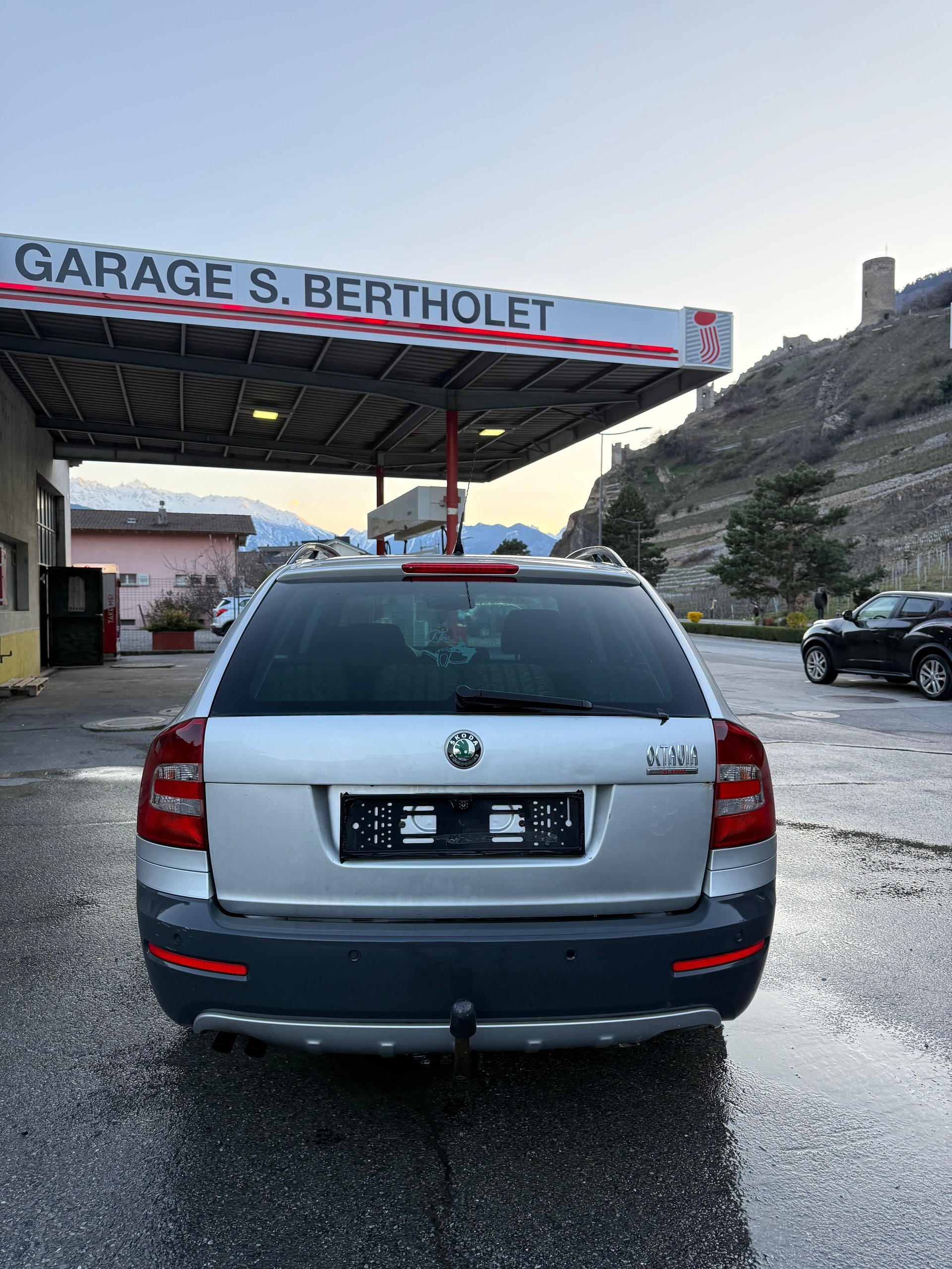 SKODA Octavia Scout 2.0 TDI 4x4-image-8