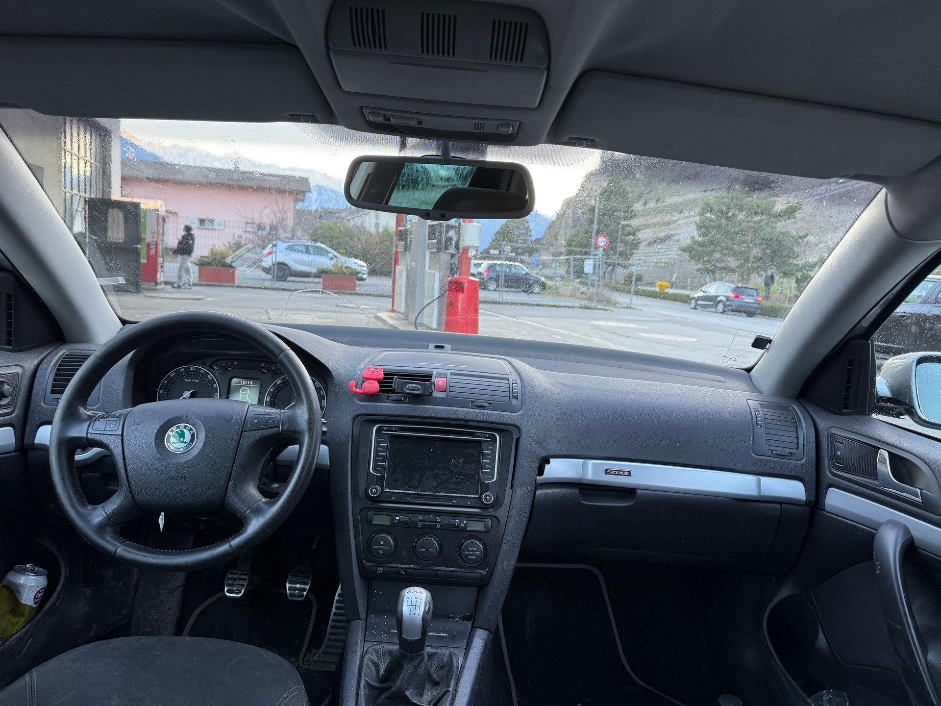 SKODA Octavia Scout 2.0 TDI 4x4-image-9