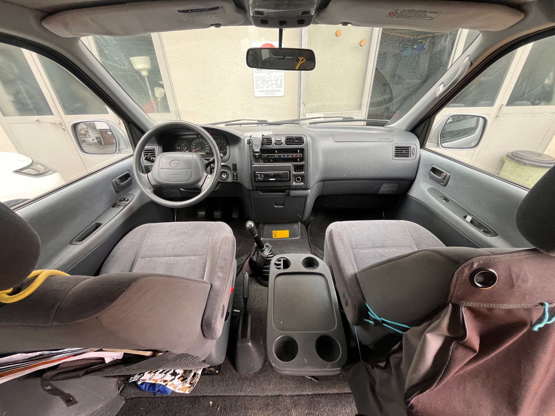 TOYOTA Hiace 2.7 GL Wagon 4x4-image-2
