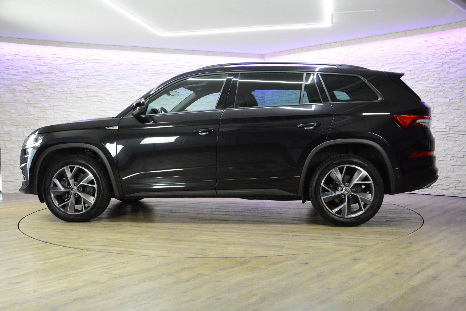 SKODA Kodiaq 2.0 TDI 200 Sportline DSG-image-2