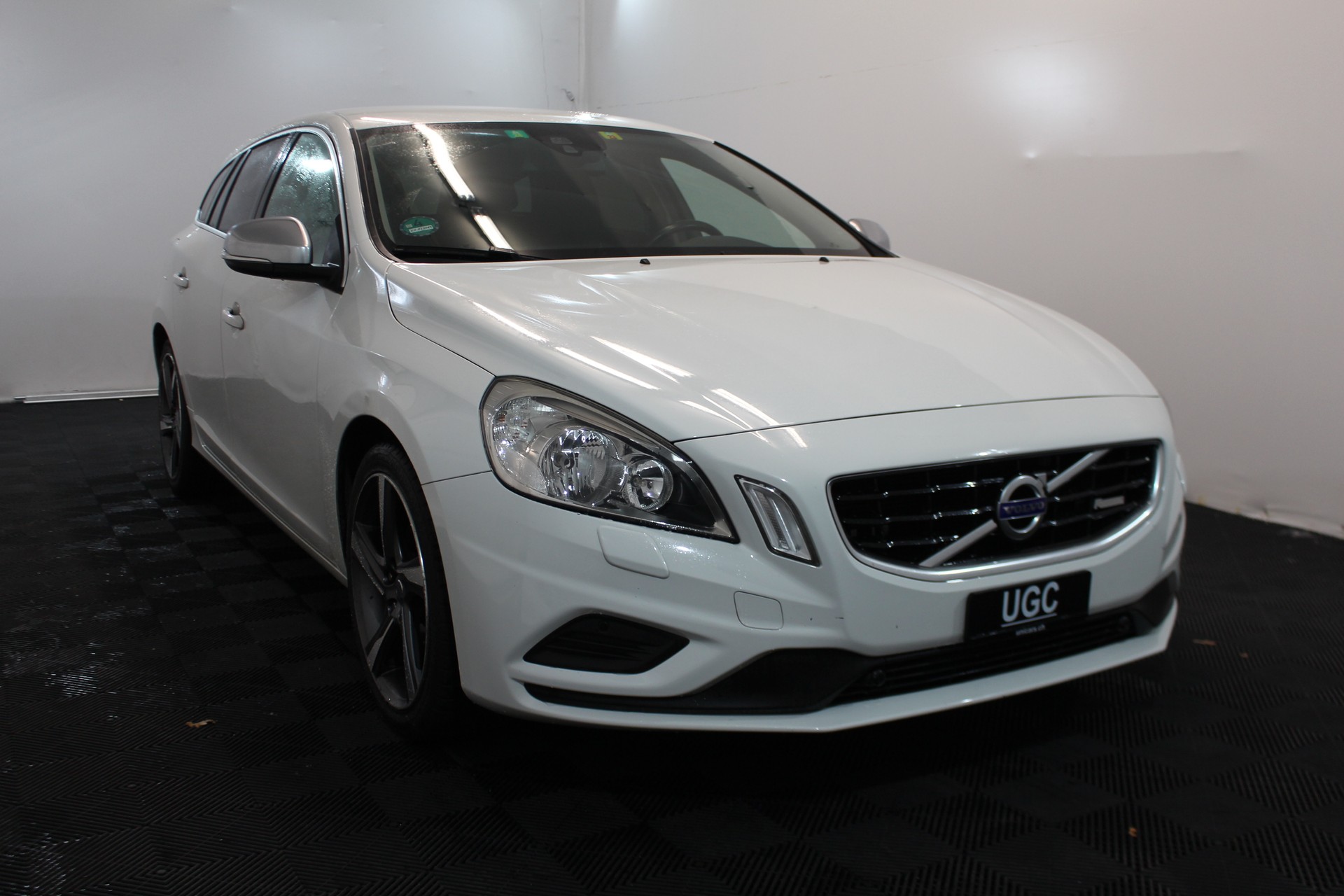 VOLVO V60 1.6 T4 Momentum-image-0