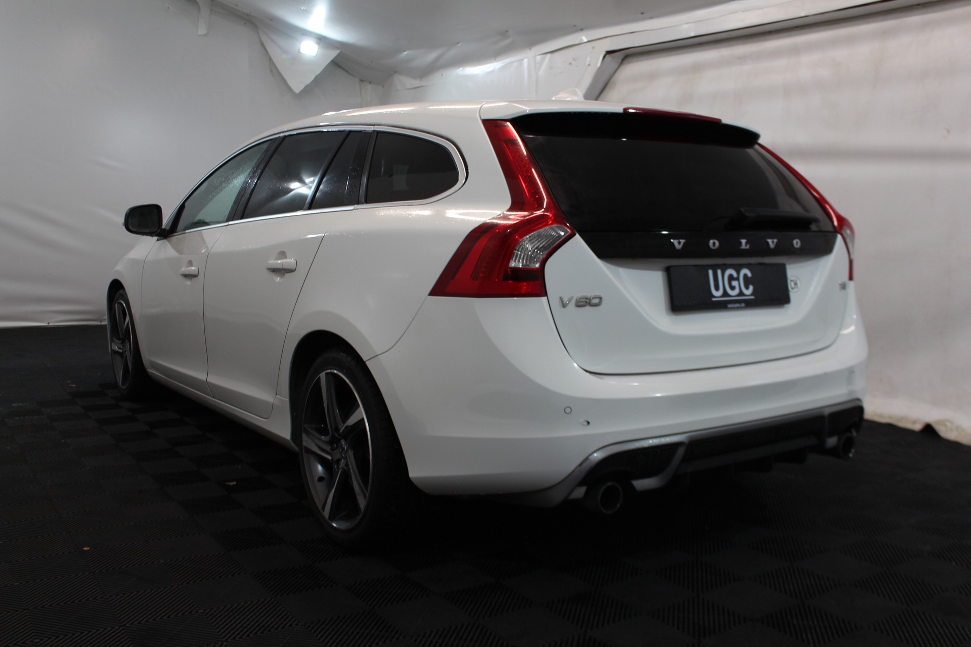 VOLVO V60 1.6 T4 Momentum-image-3