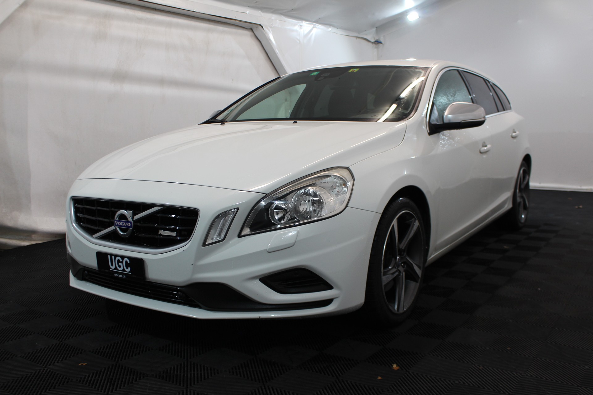 VOLVO V60 1.6 T4 Momentum-image-2