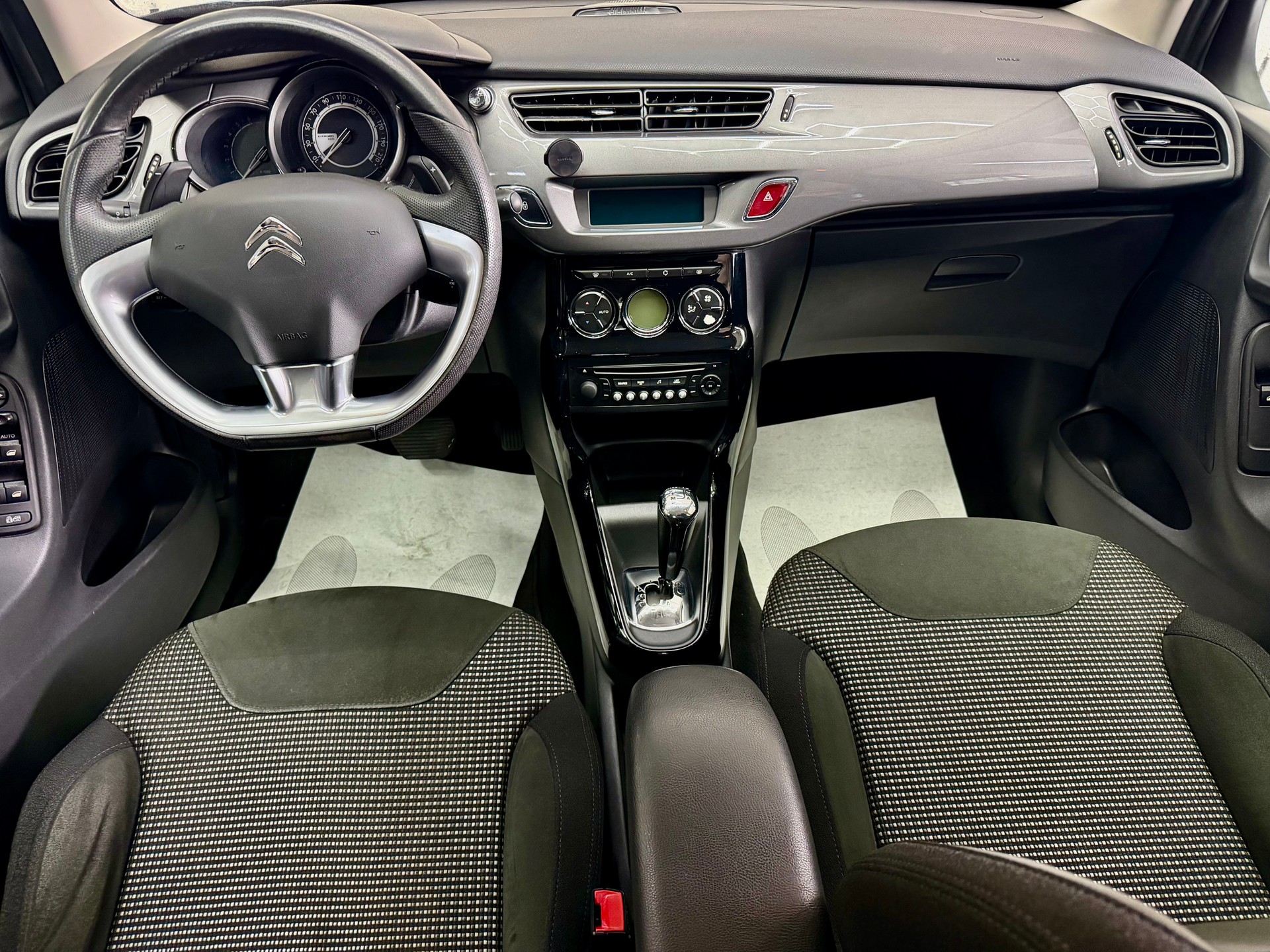 CITROEN C3 1.2i Exclusive ETG5-image-3