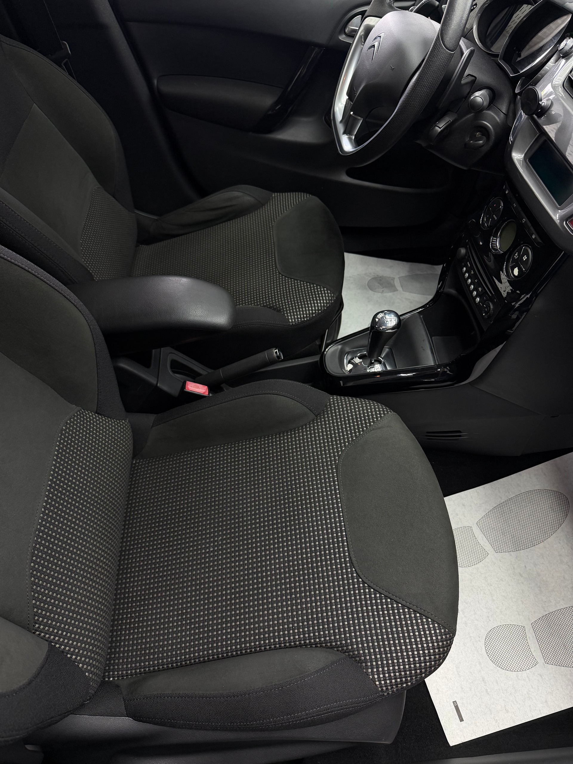 CITROEN C3 1.2i Exclusive ETG5-image-4