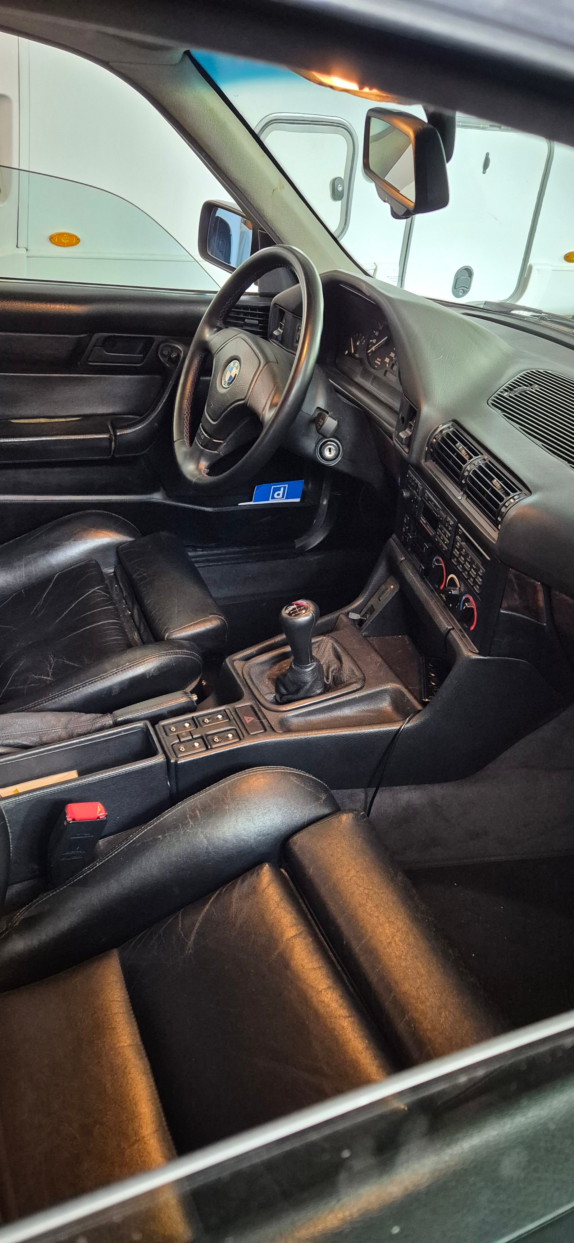 BMW 540i V8 Touring-image-3