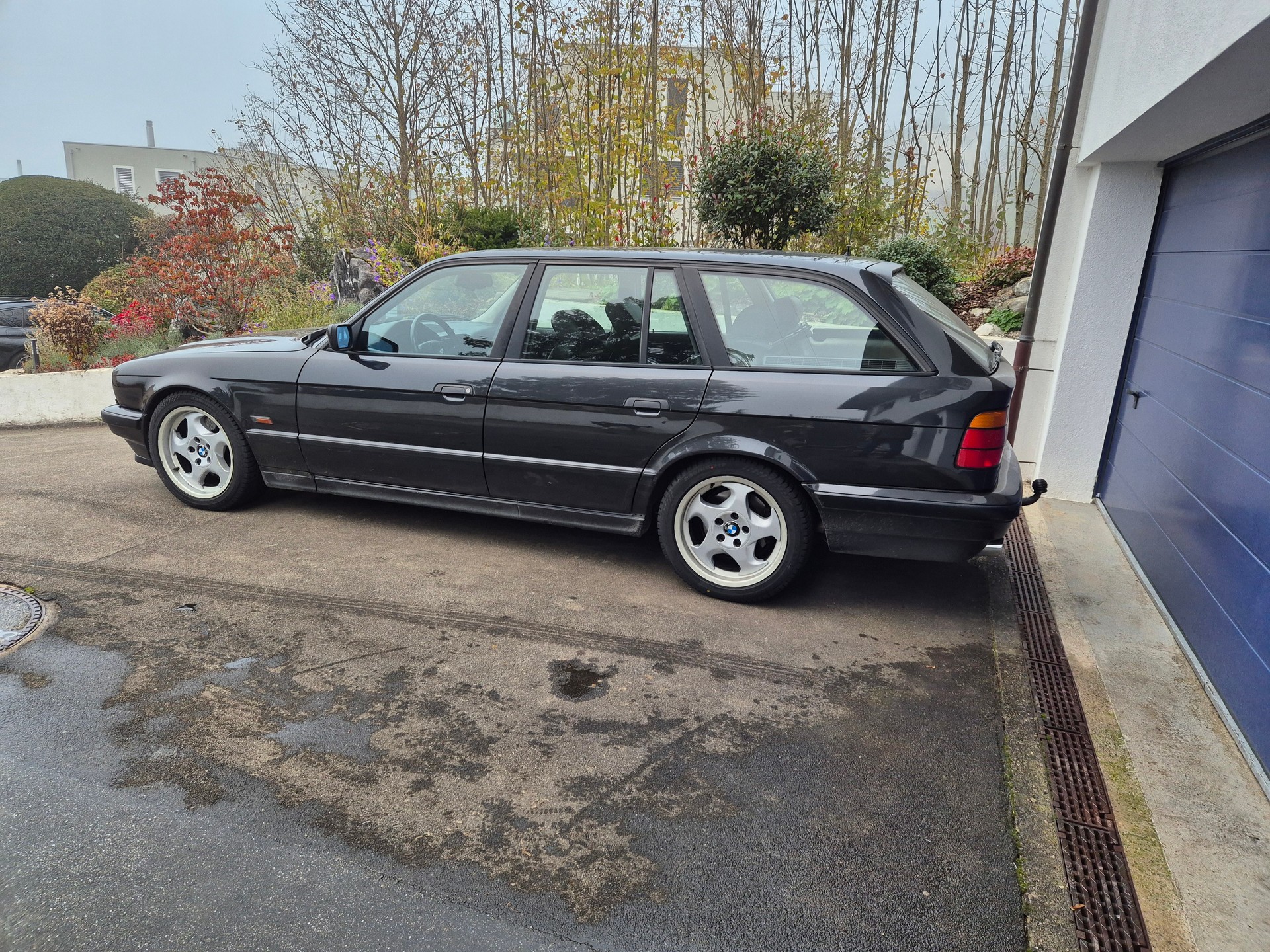 BMW 540i V8 Touring-image-5