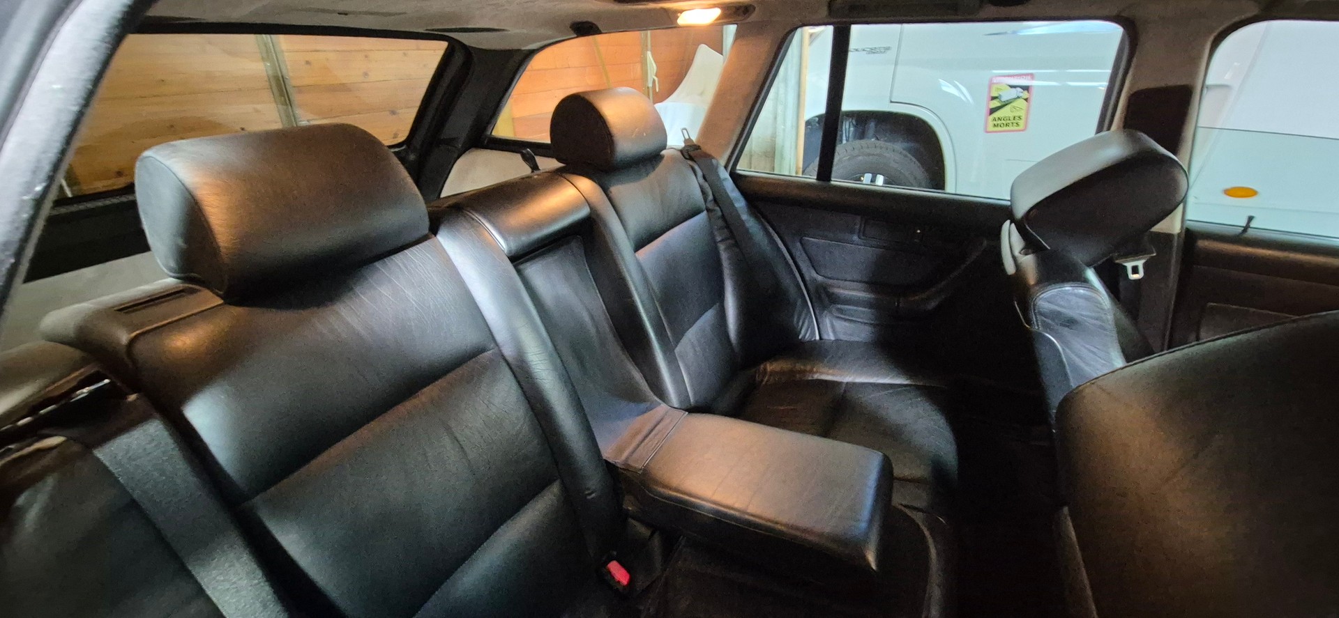 BMW 540i V8 Touring-image-4