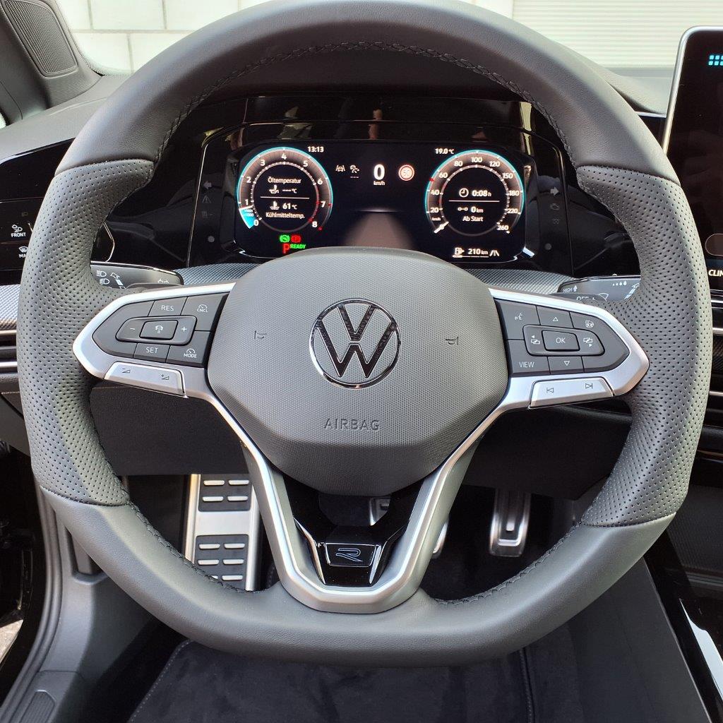 VW Golf VIII 1.5 eTSI R-Line DSG-image-8