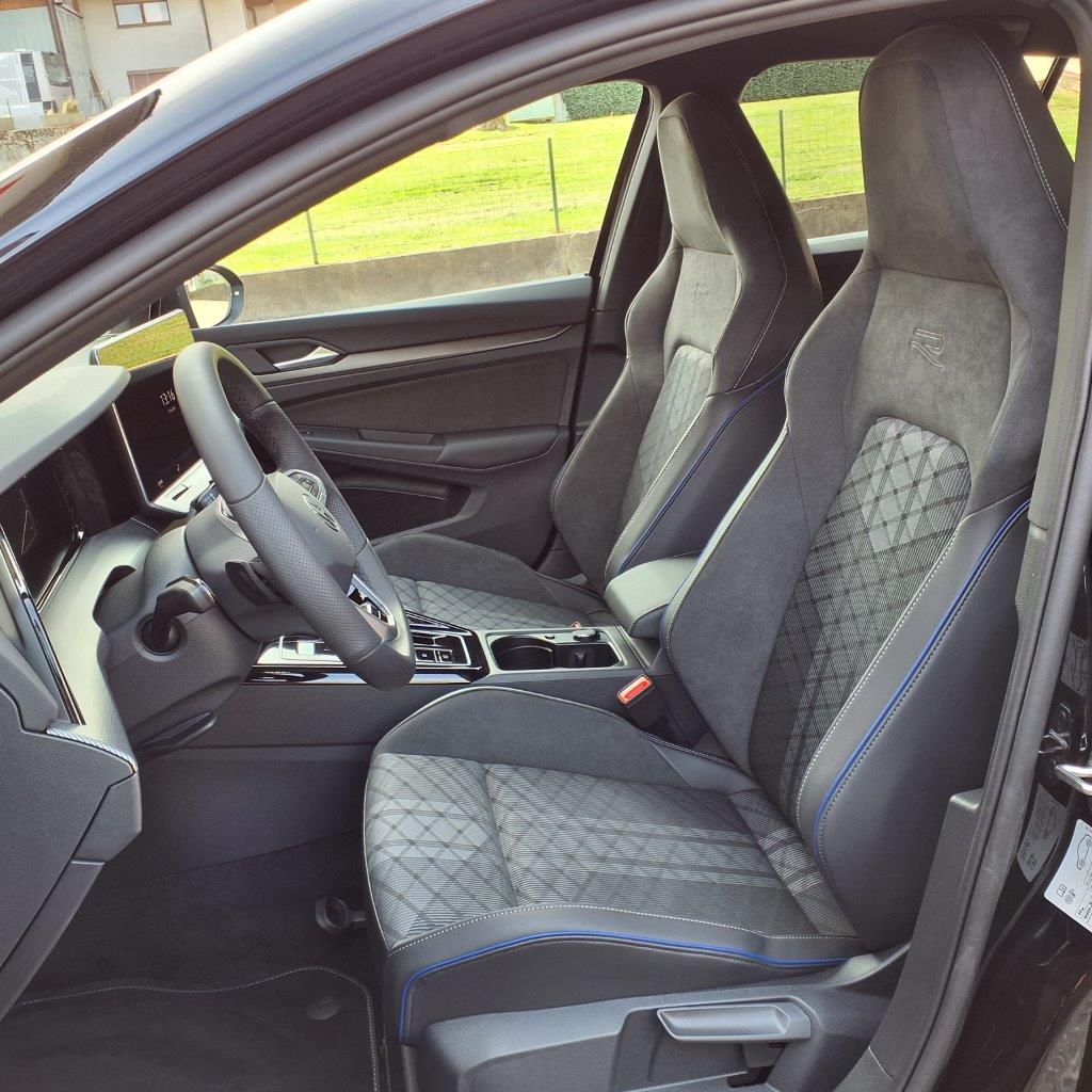 VW Golf VIII 1.5 eTSI R-Line DSG-image-9