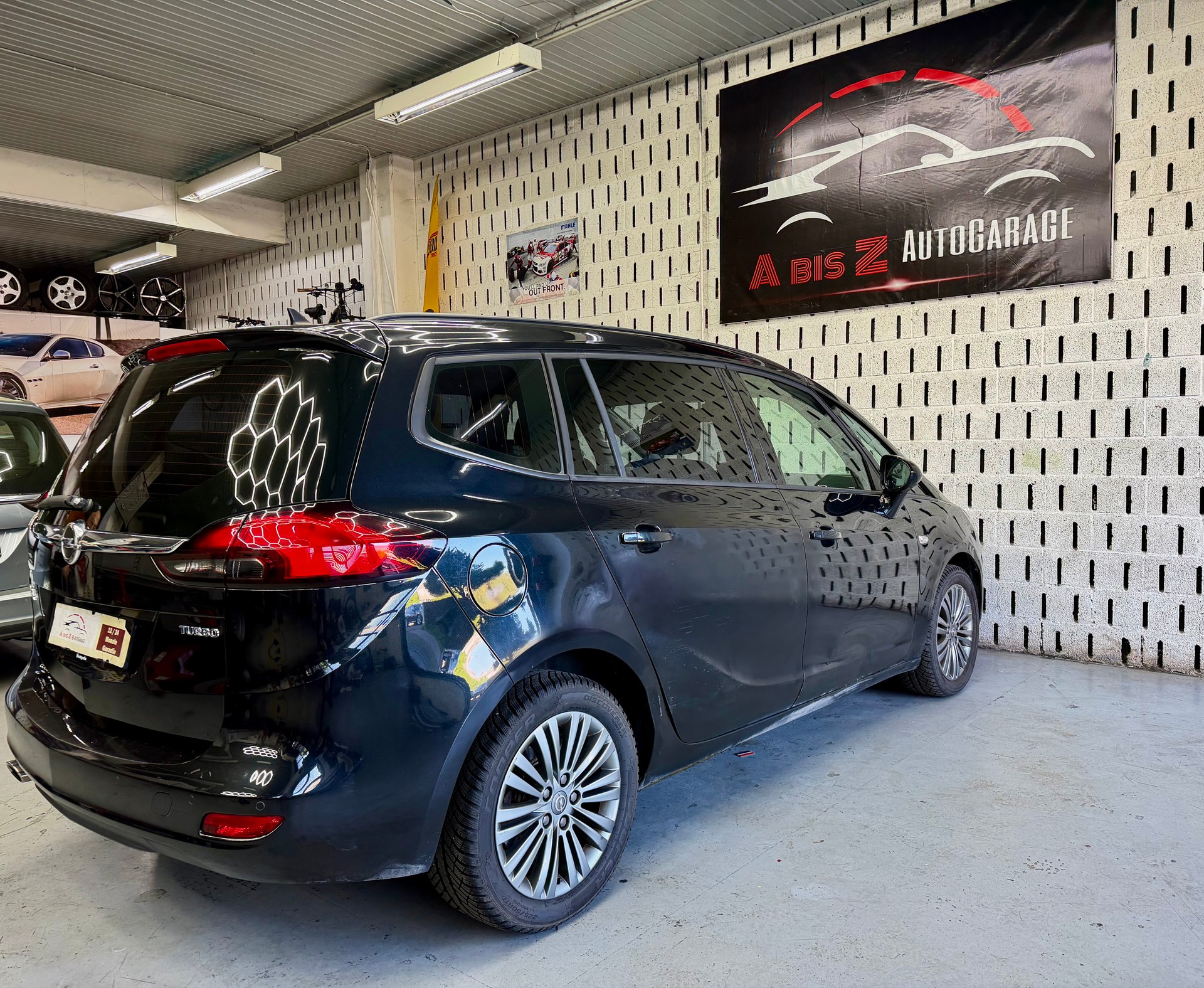 OPEL Zafira Tourer 1.6i 16V Turbo Cosmo Automatic-image-9