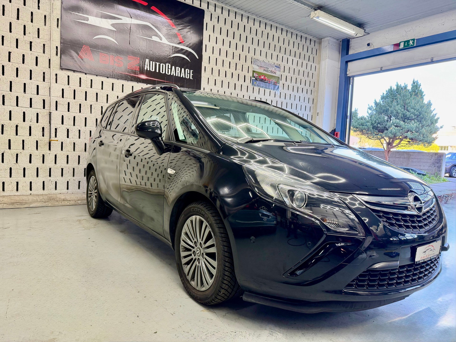 OPEL Zafira Tourer 1.6i 16V Turbo Cosmo Automatic-image-1