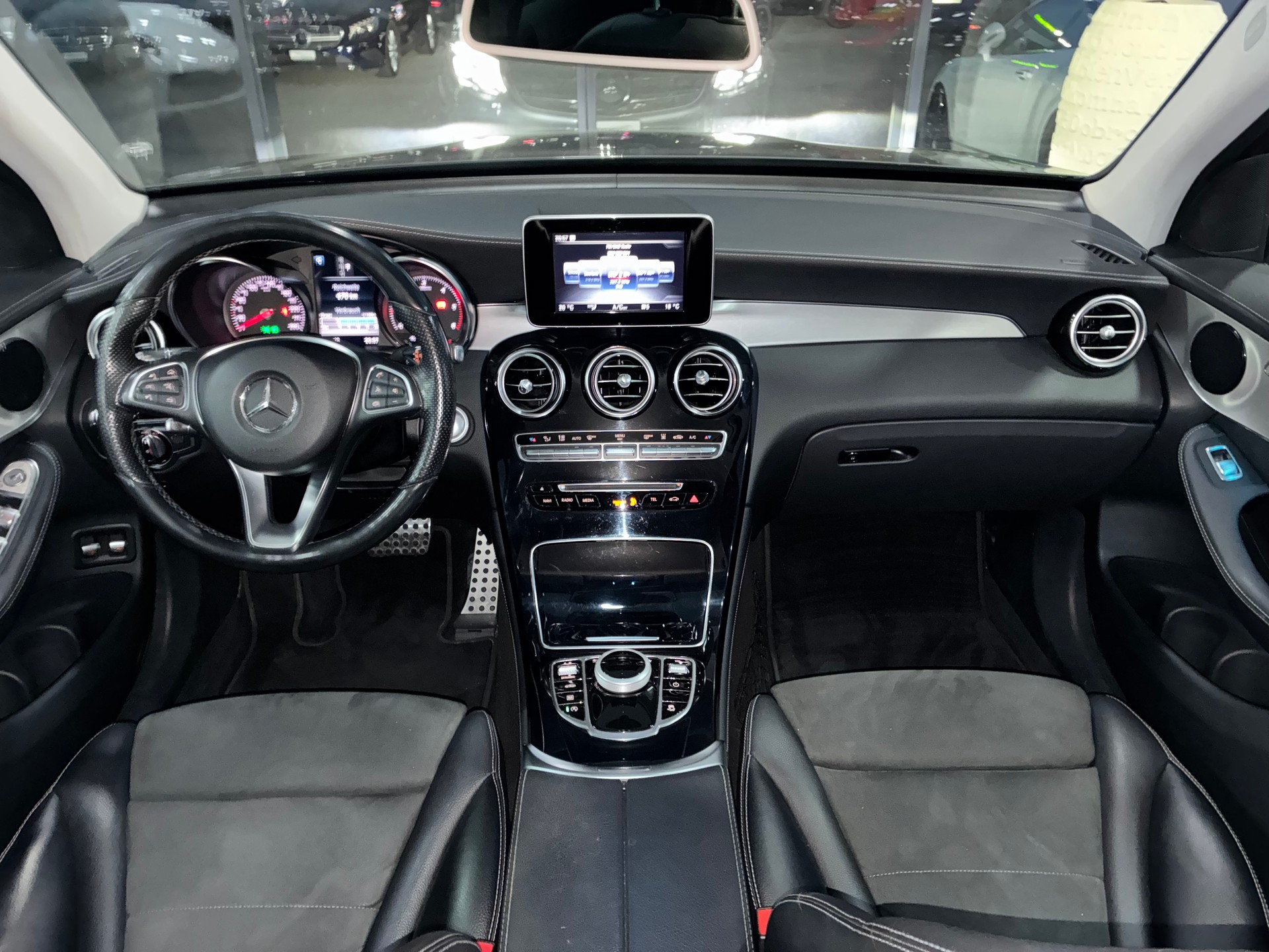 MERCEDES-BENZ GLC 250 d AMG Line 4Matic 9G-Tronic-image-6
