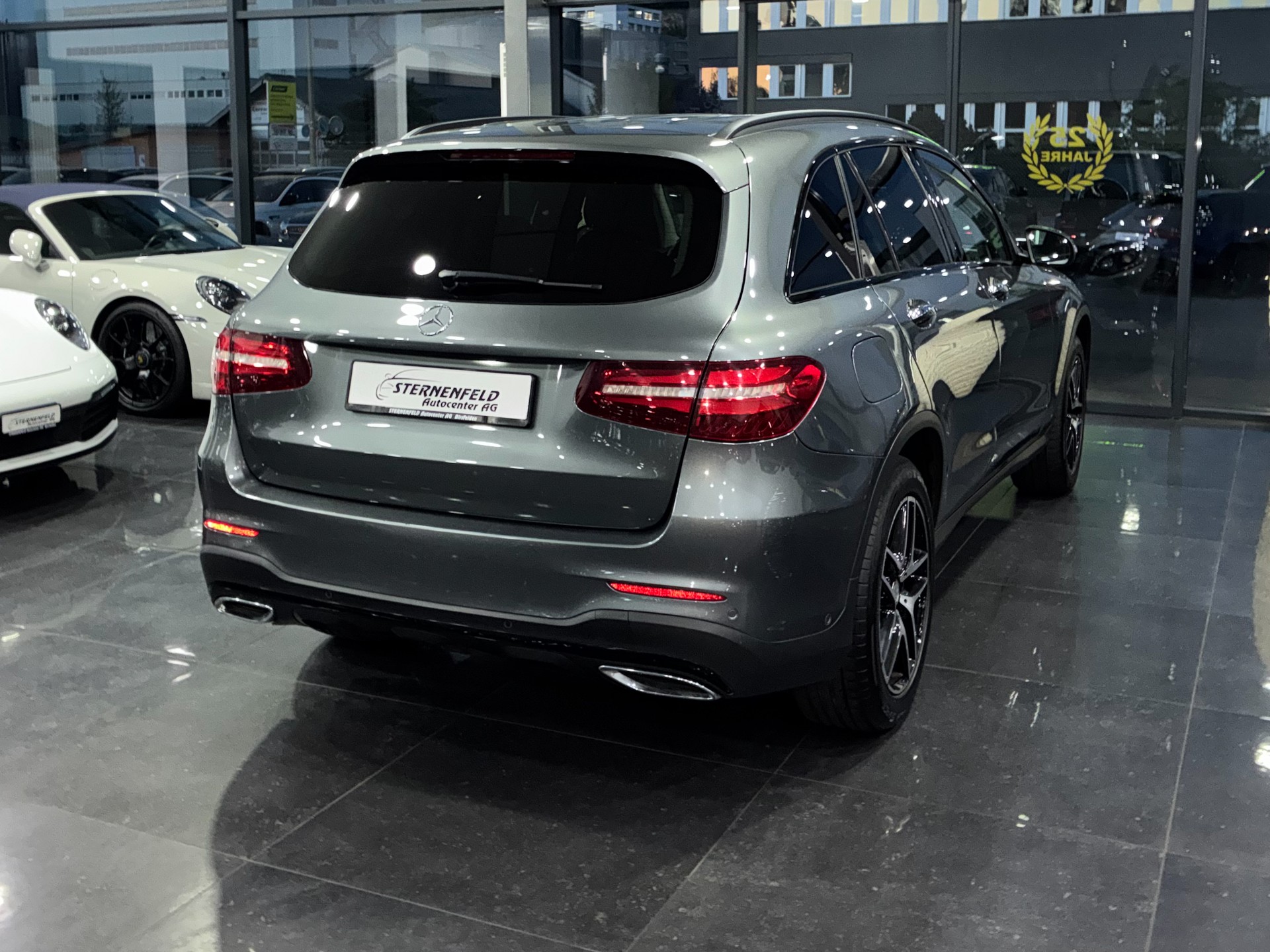 MERCEDES-BENZ GLC 250 d AMG Line 4Matic 9G-Tronic-image-4