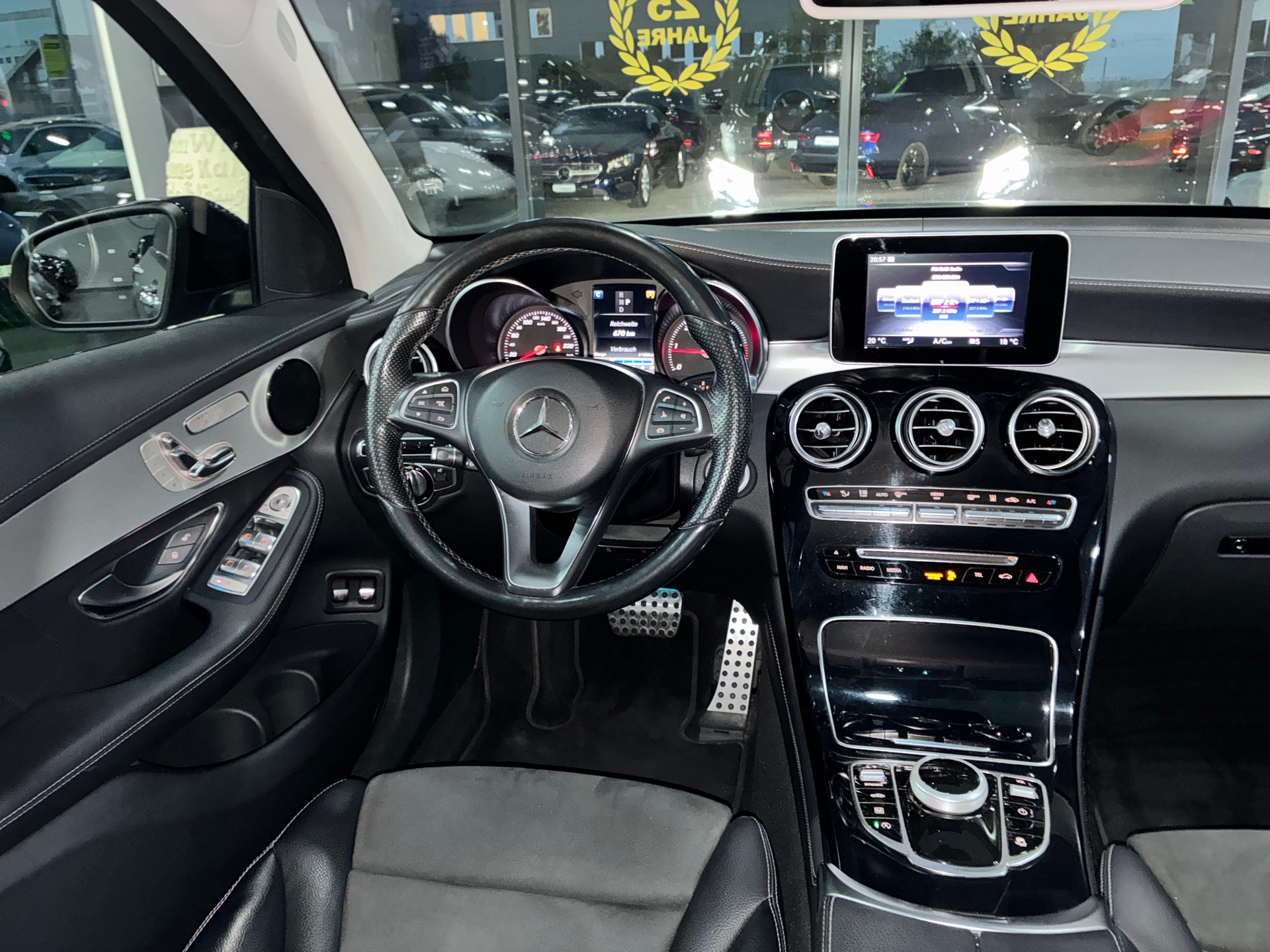 MERCEDES-BENZ GLC 250 d AMG Line 4Matic 9G-Tronic-image-7