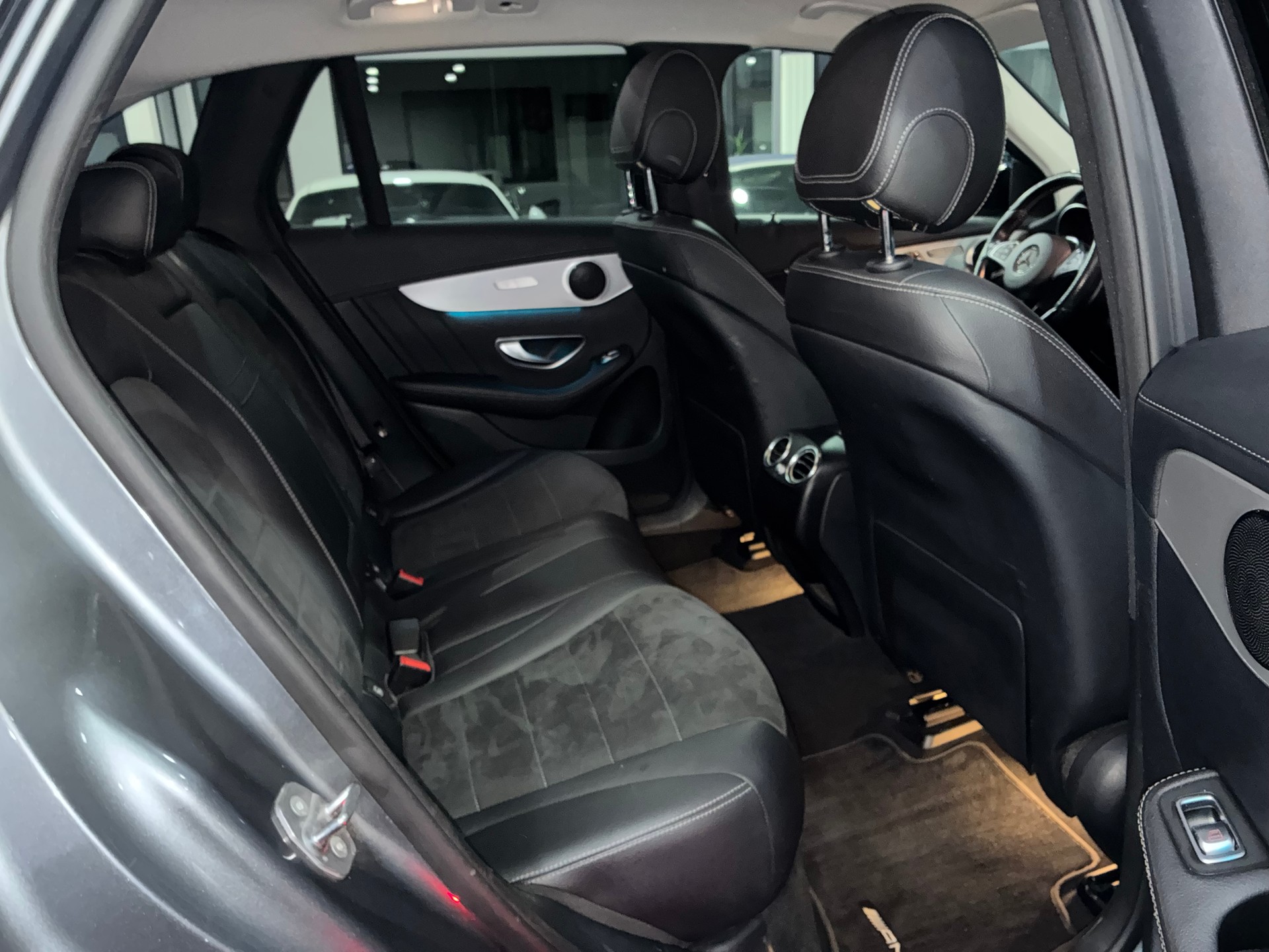 MERCEDES-BENZ GLC 250 d AMG Line 4Matic 9G-Tronic-image-9