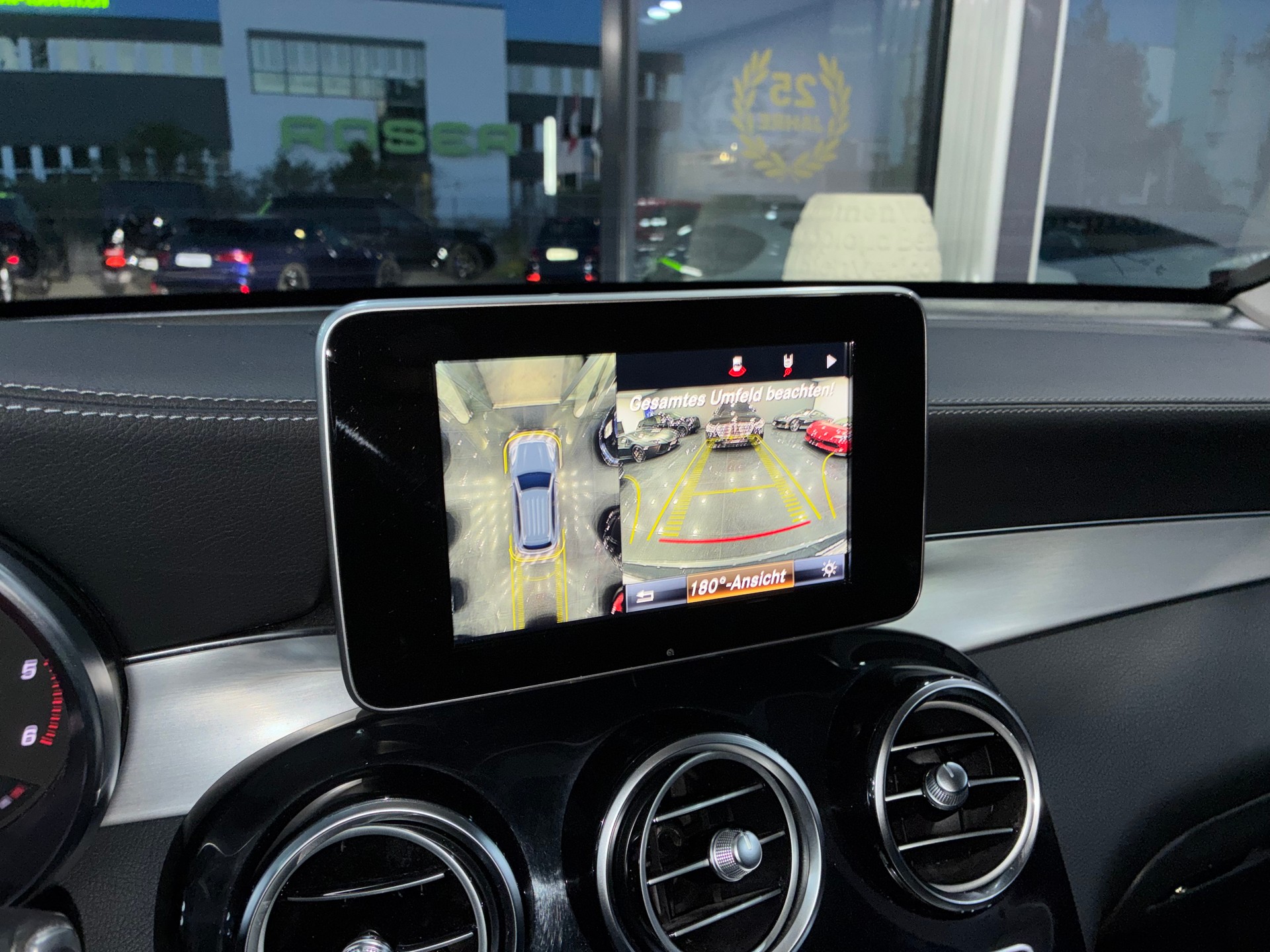 MERCEDES-BENZ GLC 250 d AMG Line 4Matic 9G-Tronic-image-11