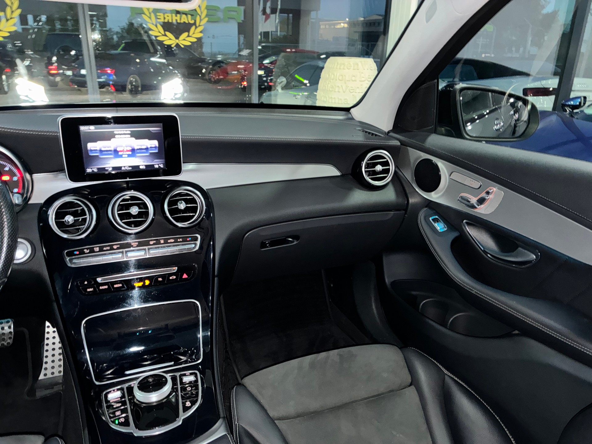 MERCEDES-BENZ GLC 250 d AMG Line 4Matic 9G-Tronic-image-8