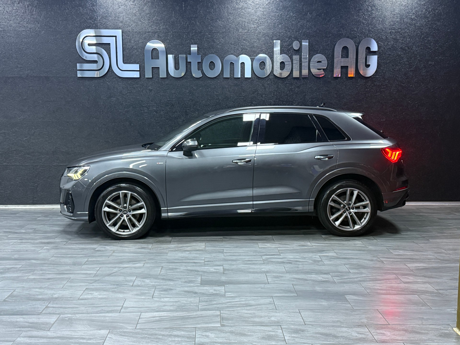 AUDI Q3 40 TFSI S line quattro S-tronic / CH Fz aus 1 Hand / Leasing ab 199.- Monate-image-3