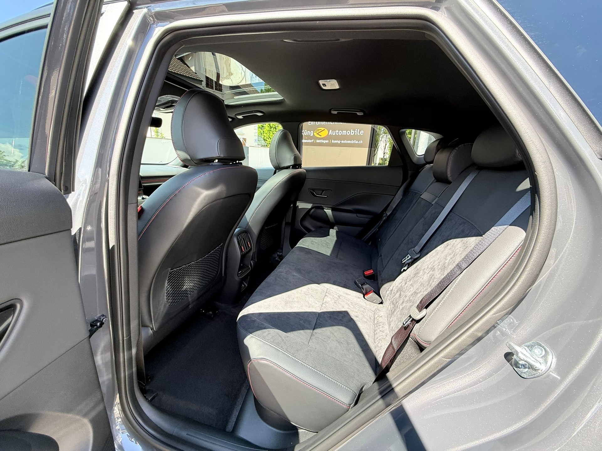 HYUNDAI Kona EV 65.4 kWh N Line-image-14