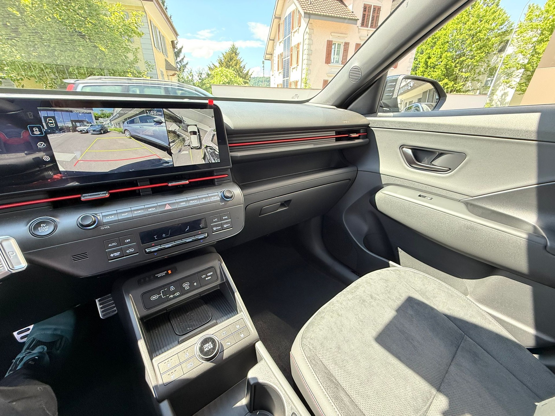 HYUNDAI Kona EV 65.4 kWh N Line-image-13