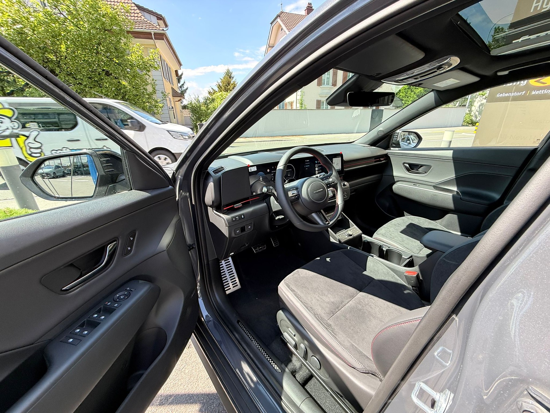 HYUNDAI Kona EV 65.4 kWh N Line-image-8