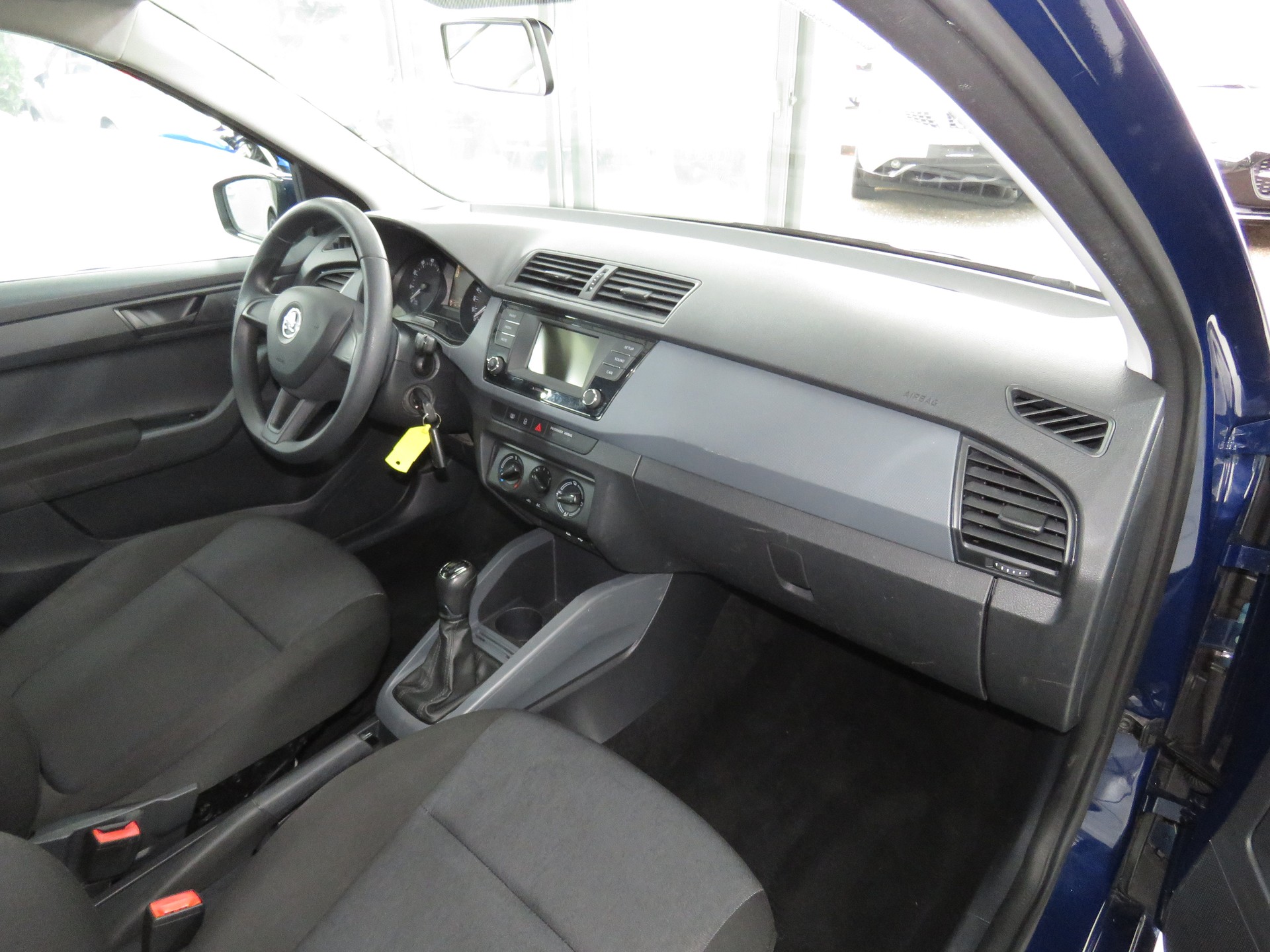 SKODA Fabia 1.0 Active-image-10