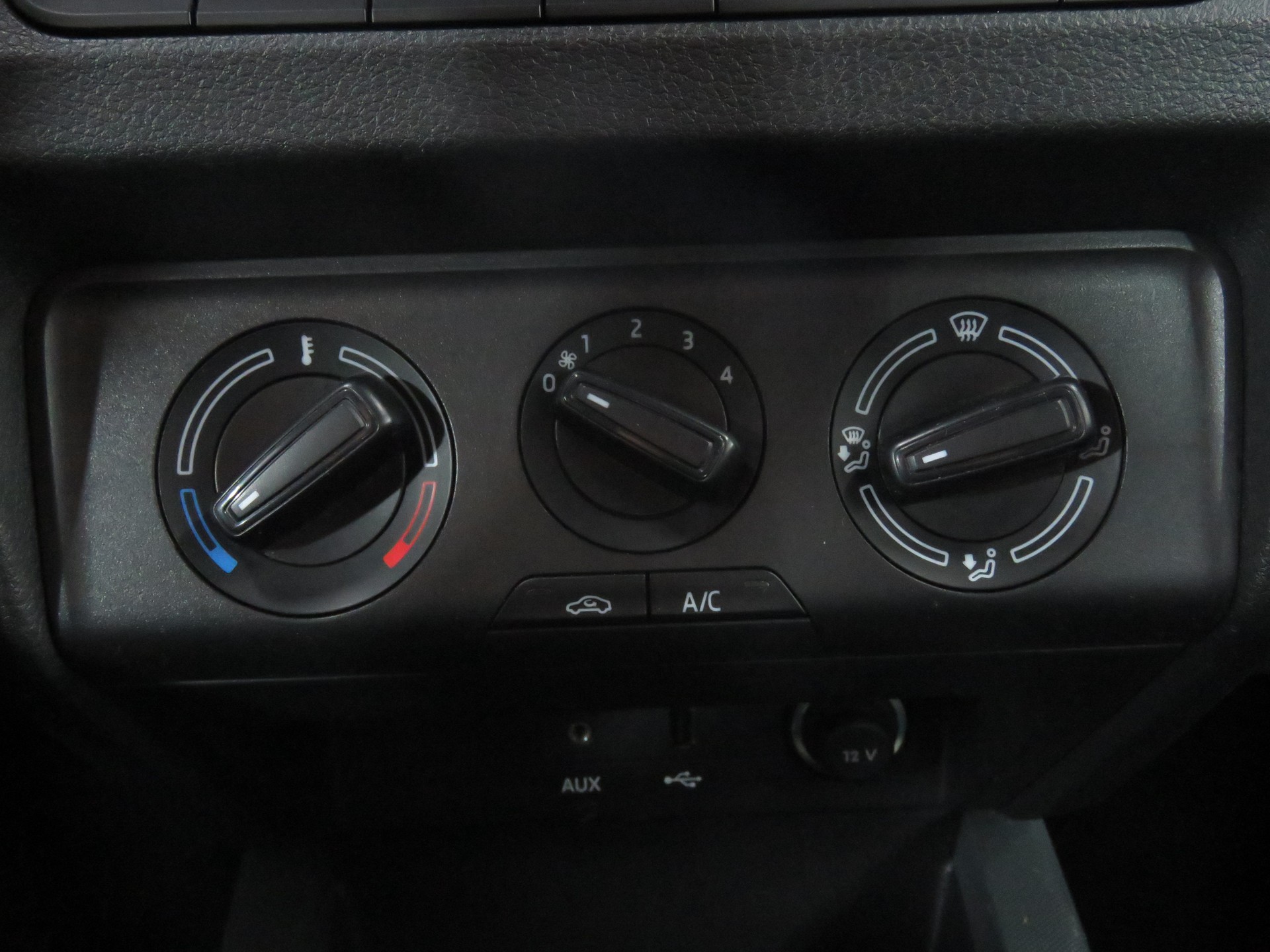 SKODA Fabia 1.0 Active-image-15