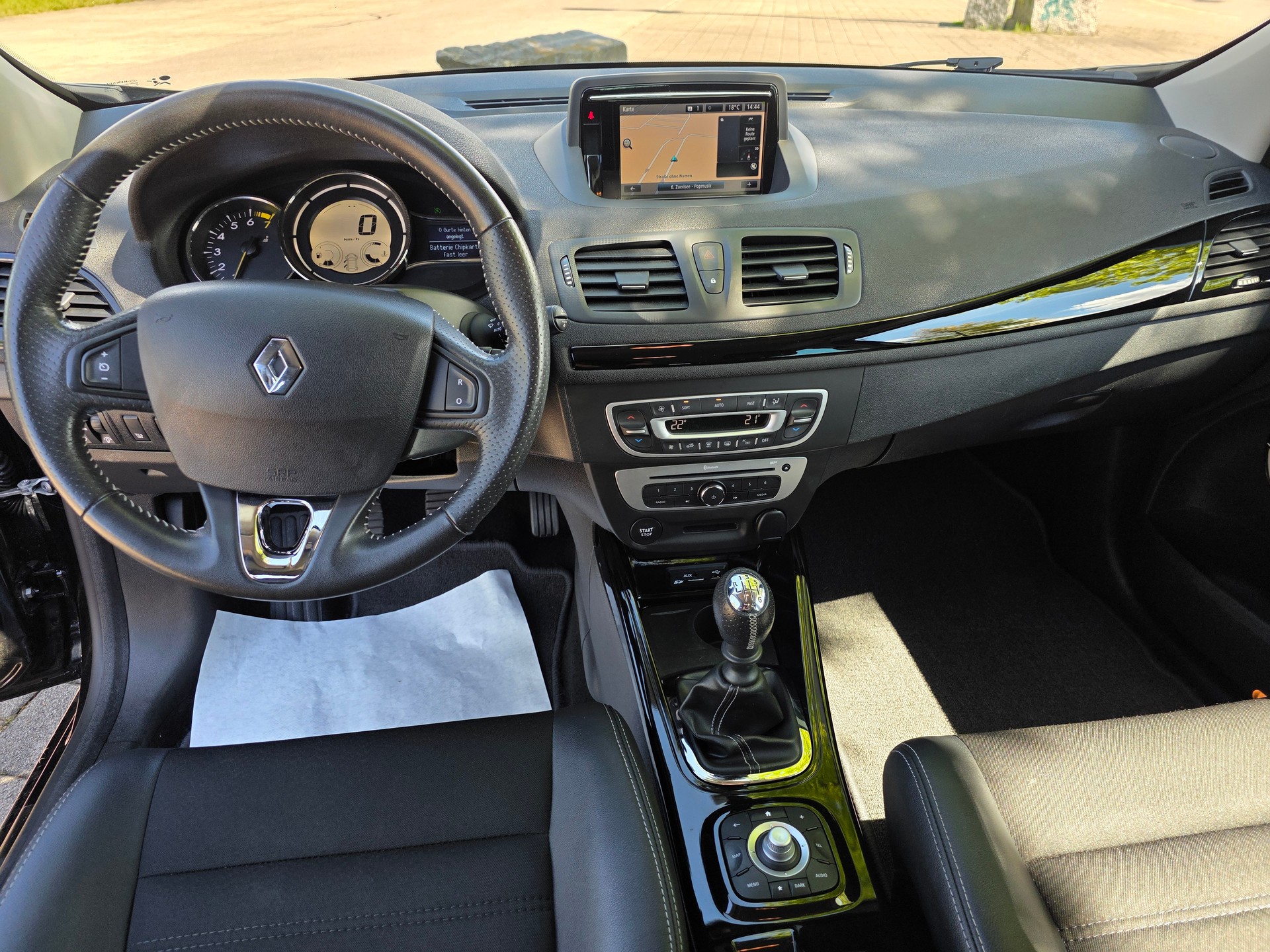 RENAULT Mégane Grandtour 1.2 16V Turbo Bose-image-8