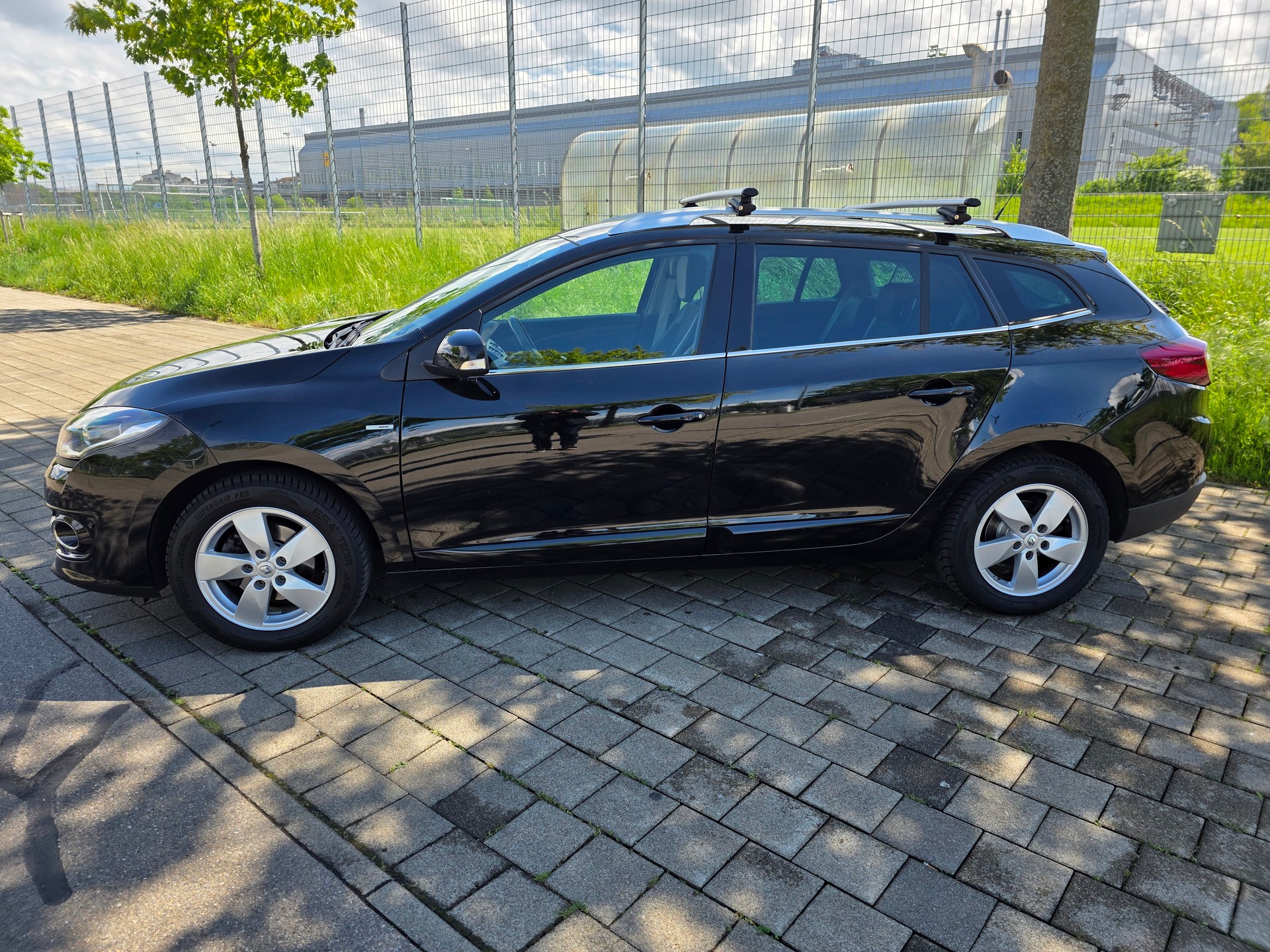 RENAULT Mégane Grandtour 1.2 16V Turbo Bose-image-7