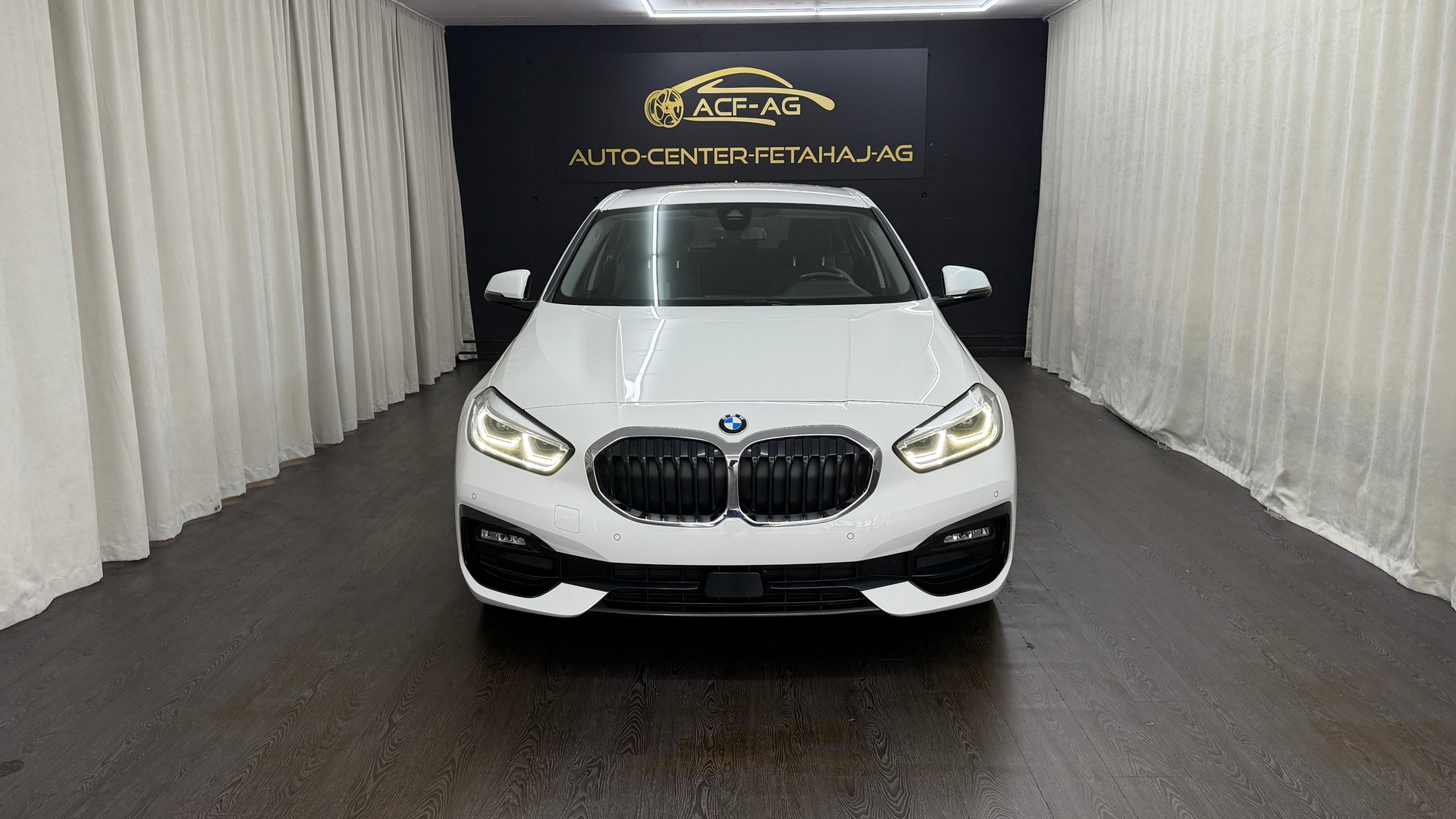BMW 118i Sport Line Steptronic-image-1